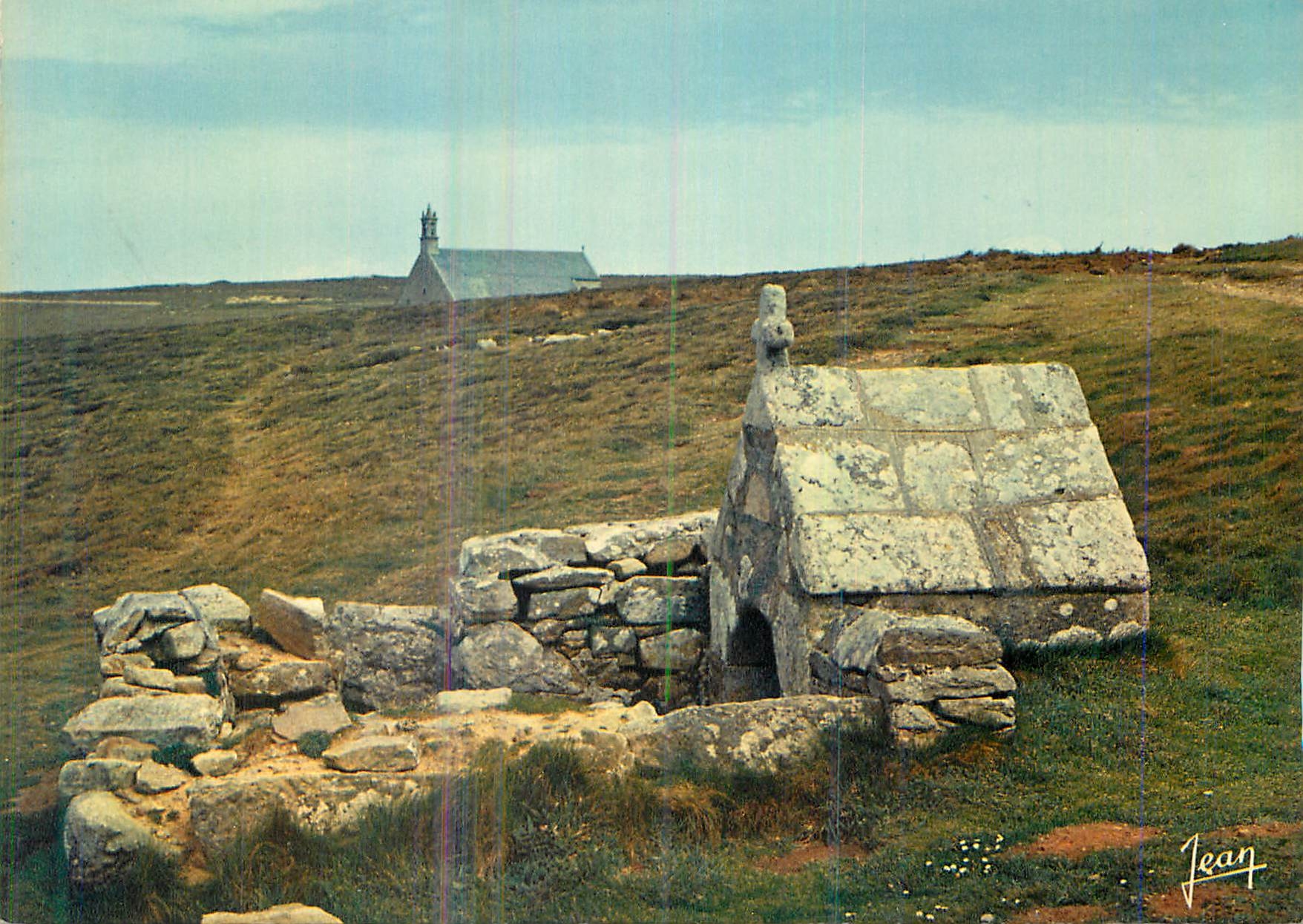 CPM La Pointe du Van (Sud Finistere) La Bretagne La Fontaine et la Chapelle Saint They