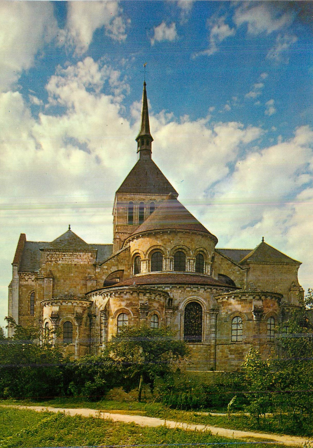 CPM Basilique de St Benoit Sur Loire (Loiret) Vue du Chevet