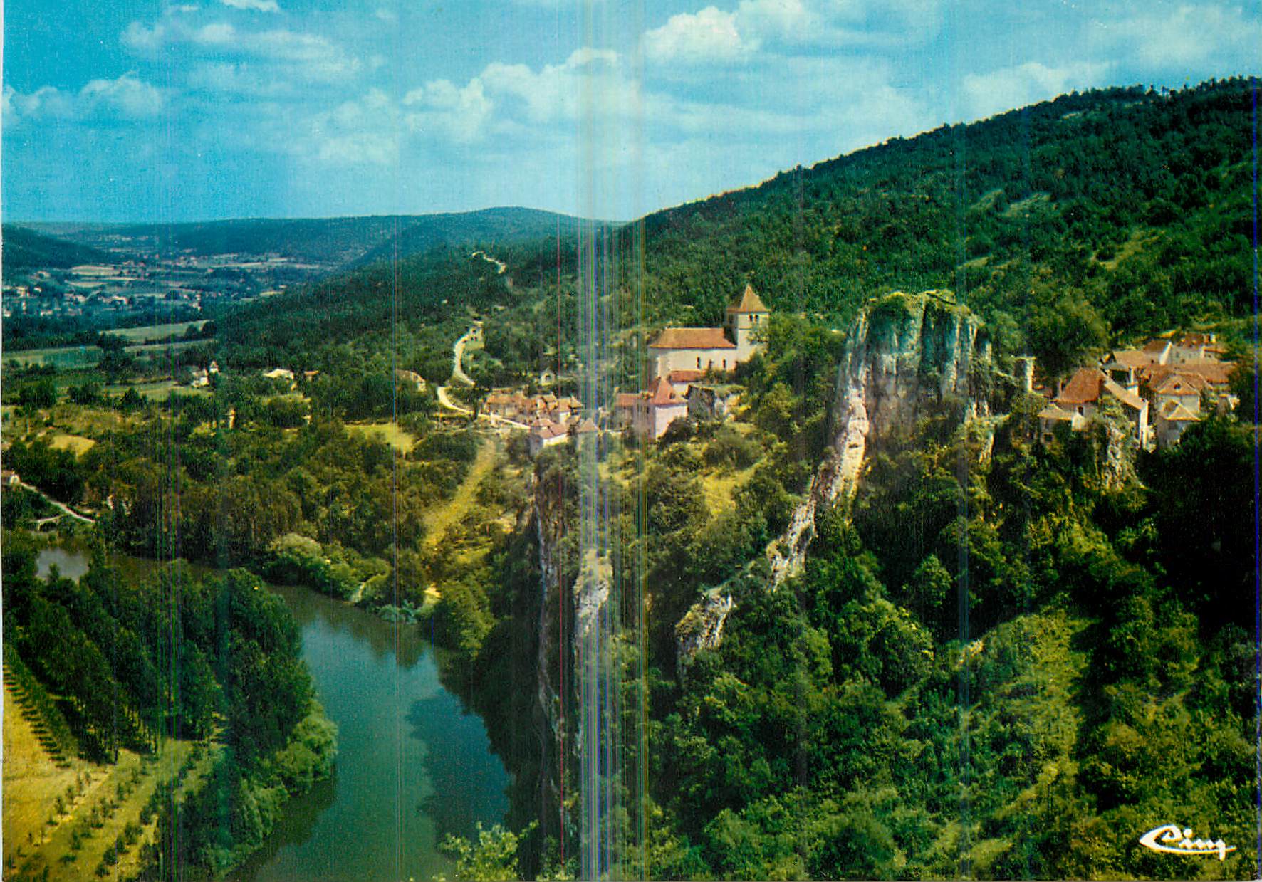 St-Cirq-Lapopie (Lot) — Vue générale — Cinq