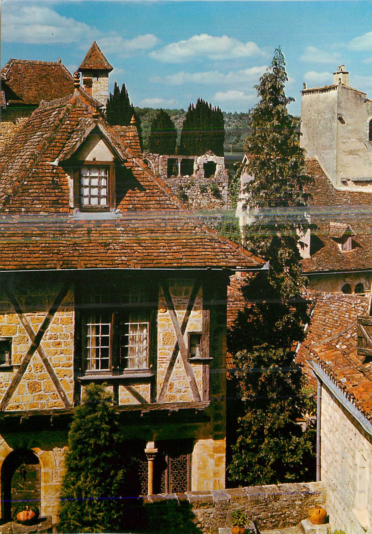 CPM Saint Cirq Lapopie (Lot) Premier Village de France Dans le Dedale des Ruelles au Coeur de la Cite