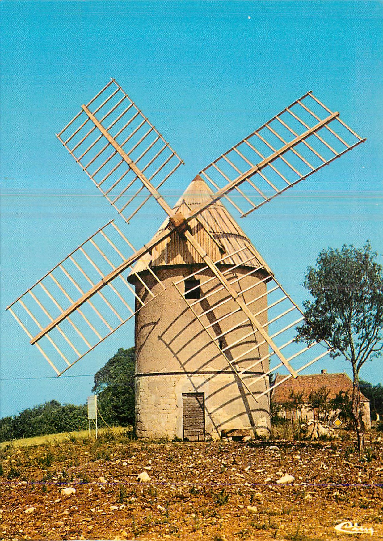 CPM Environs de Cahors Le Quercy Pittoresque Un Moulin a vent Renove sur le Causse