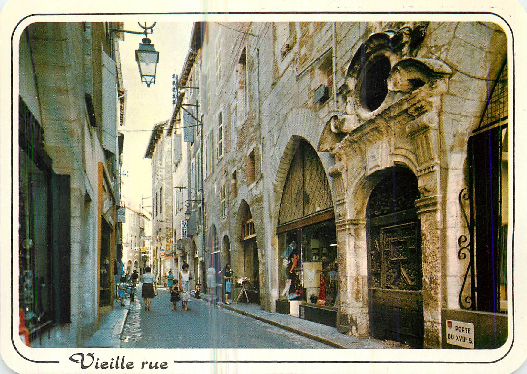 CPM Cahors (Lot) En Parcourant les Vieilles Rues de Cahors une porte du XVIIe Siecle
