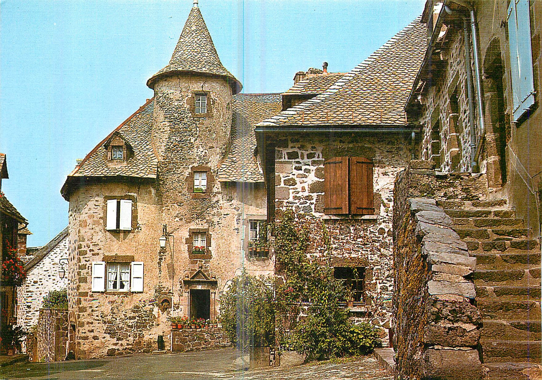 CPM Sur le Mont du Cantal Salers Alt 951 m Cite Medievale