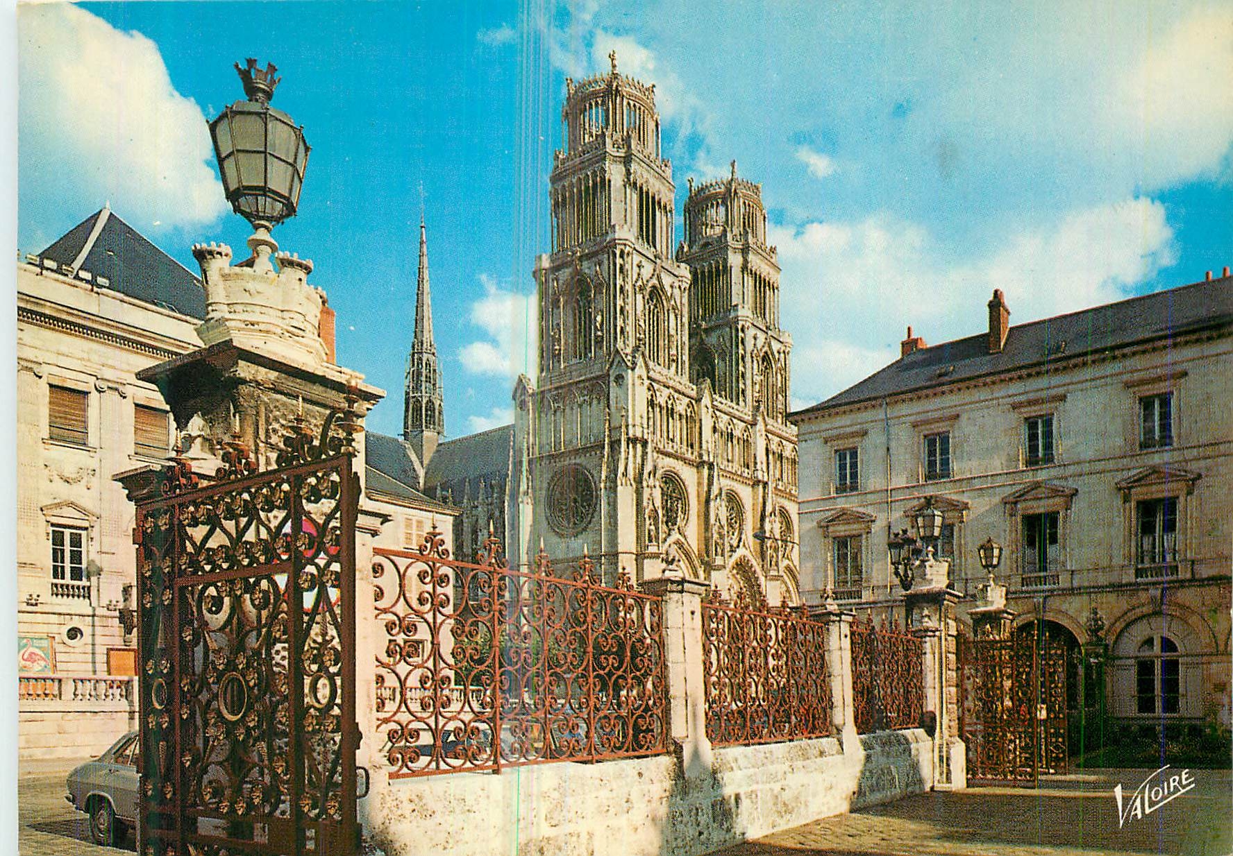 CPM Orleans (Loiret) Les Merveilles du Val de Loire La Cathedrale Sainte Croix