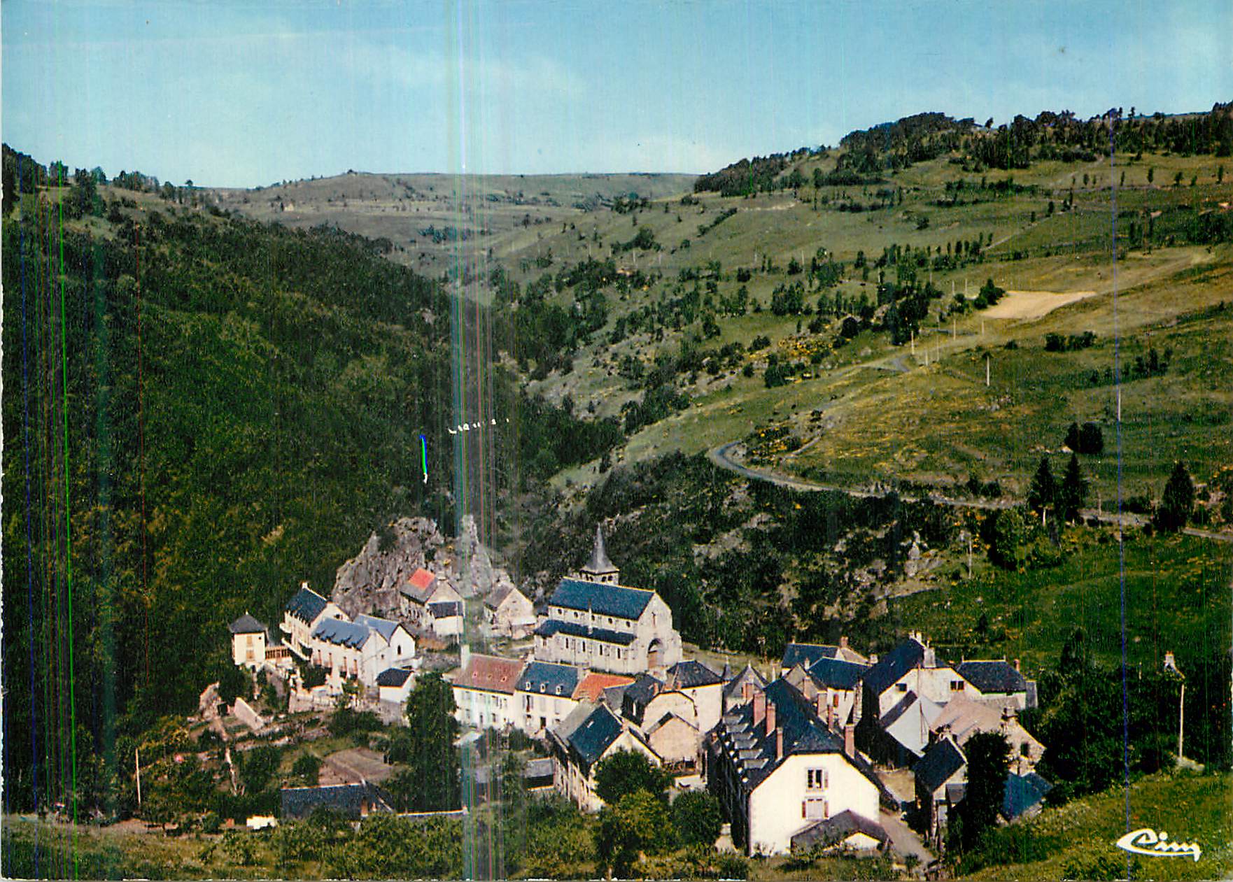 CPM Peyrusse (Cantal) alt 950 m vue Generale Aerienne