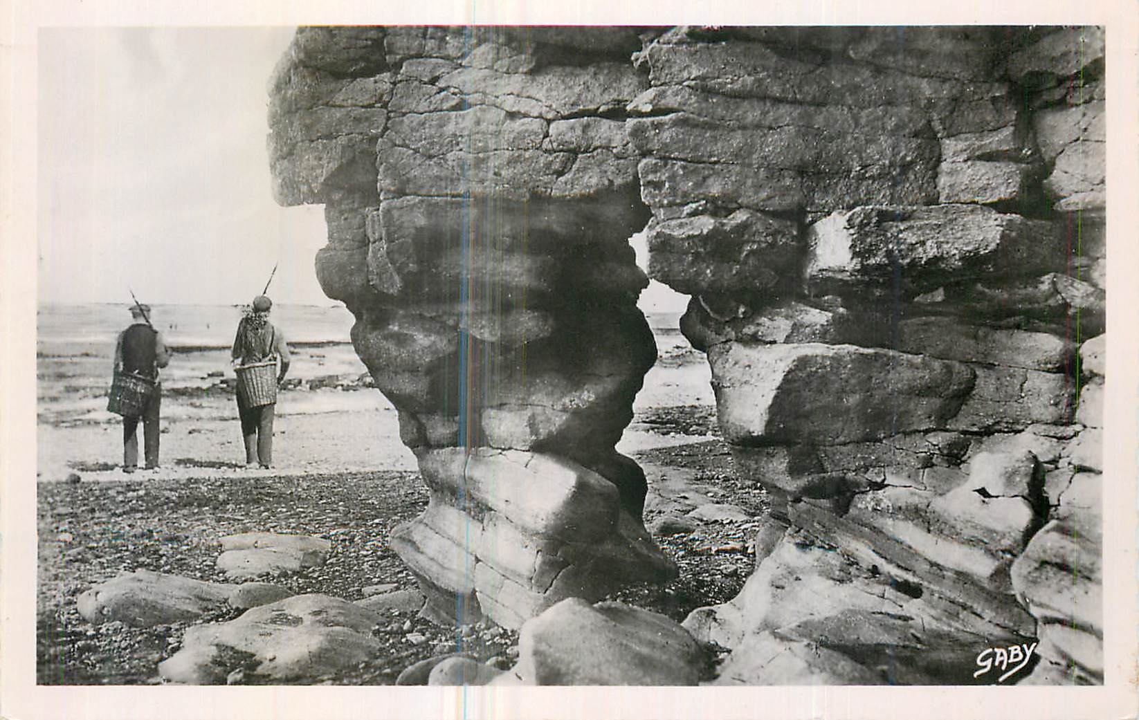 CPM Luc sur Mer (Calvados) La Roche Percee Peche