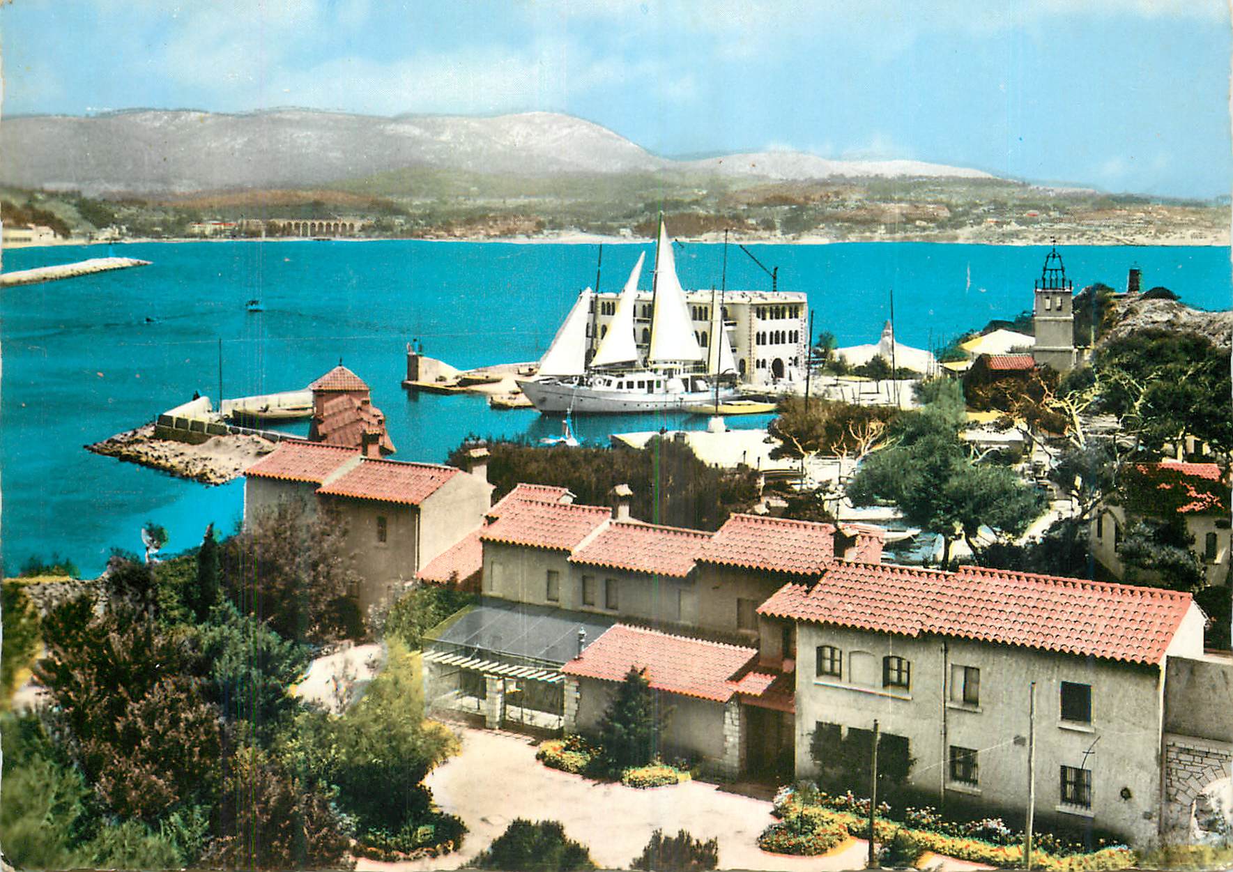 CPM Ile de Bendor Bandol (Var) France Vue du Port Bateau