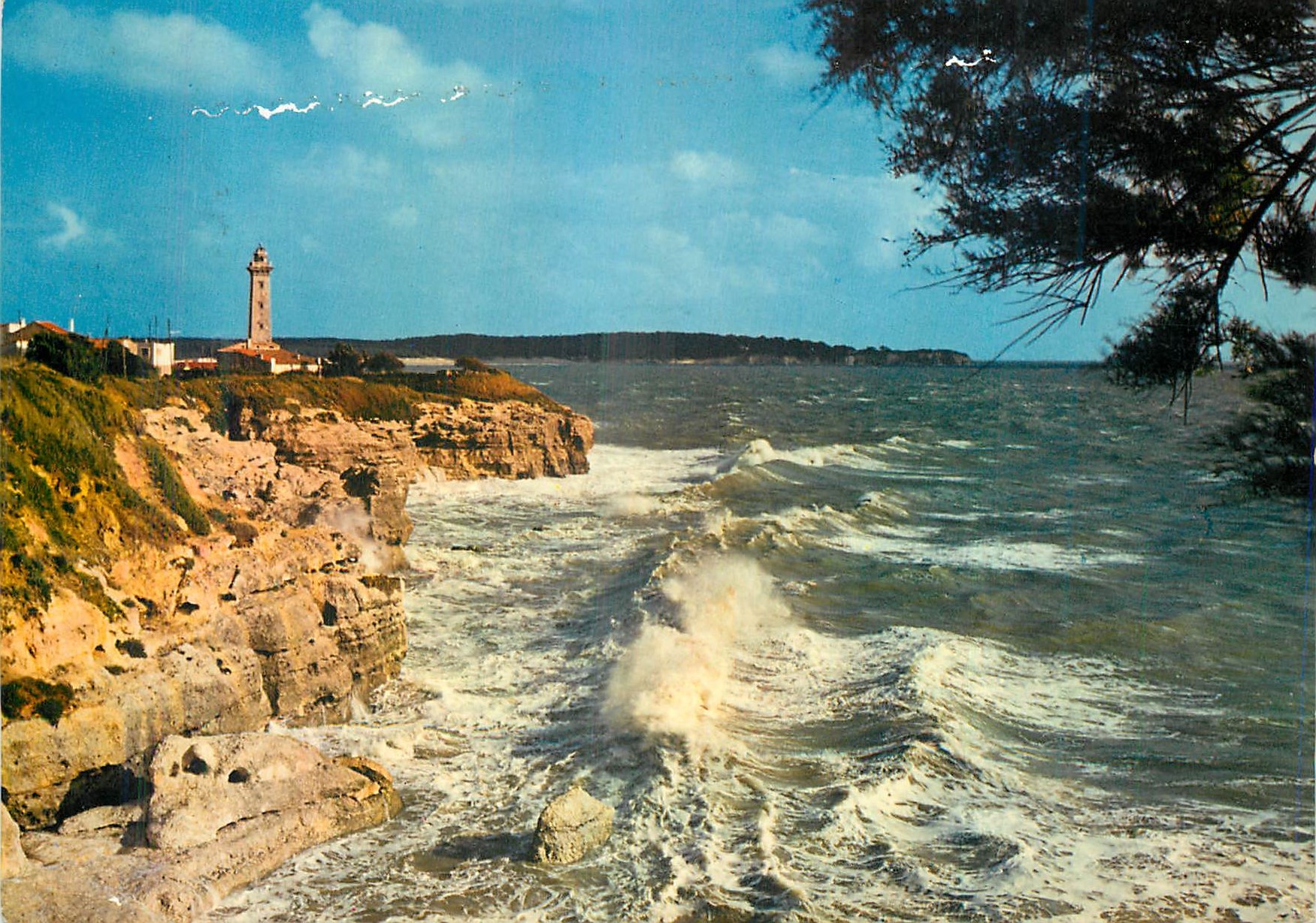 CPM Saint Georges de Didonne les Falaises du Phare