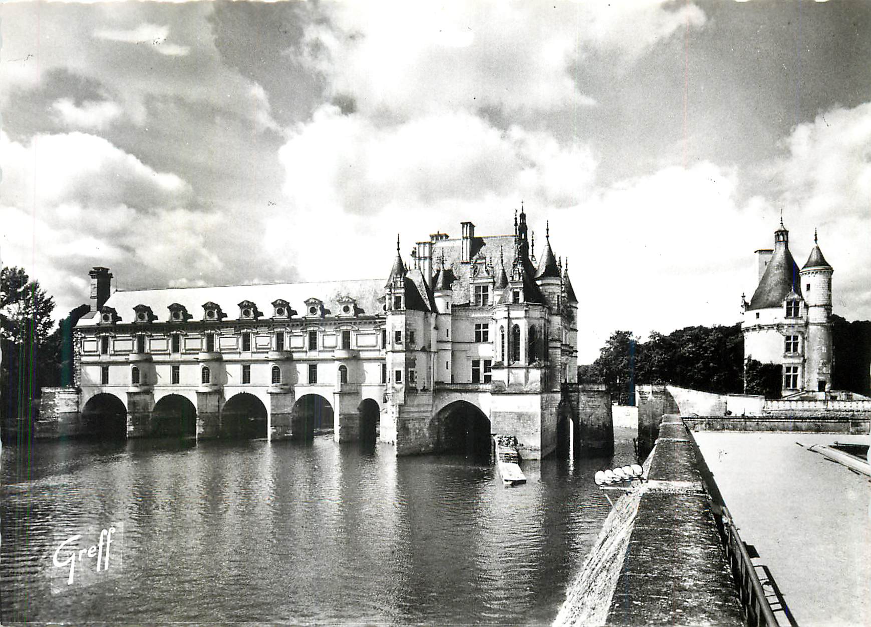CPM Chenonceaux (Indre et Loire) en Touraine le Chateau sur le Cher et la Tour des Marques
