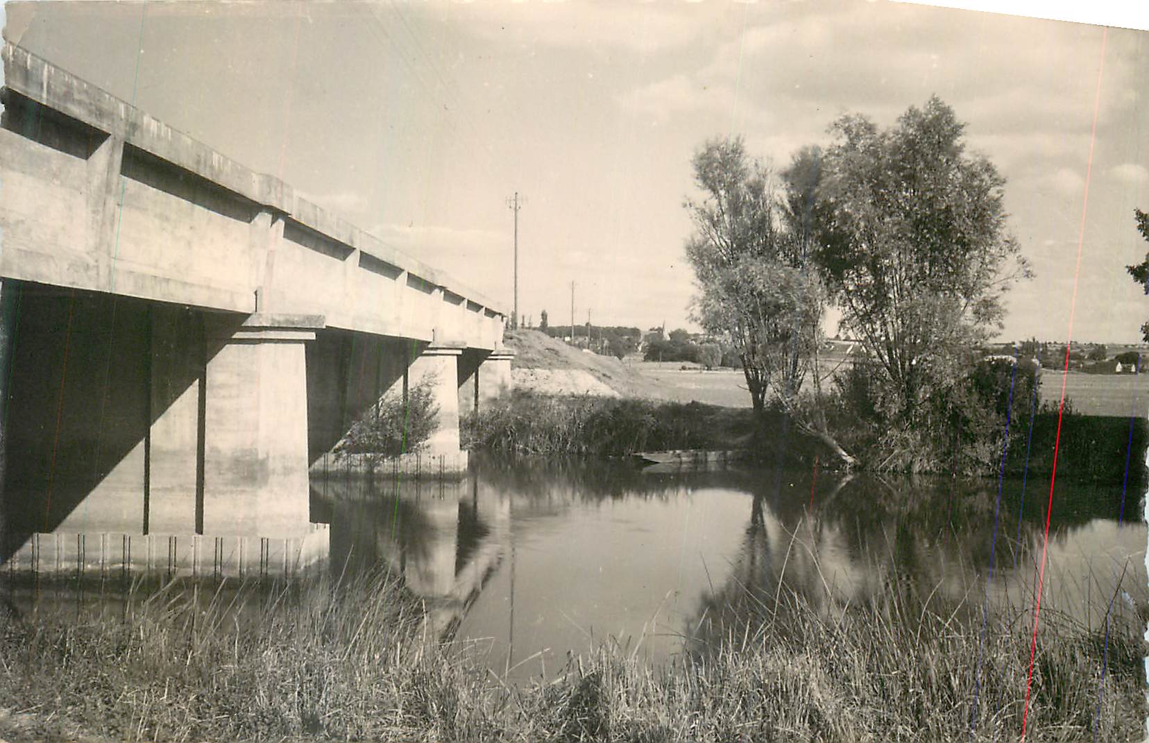 CPM Saint Hippolyte (Indre et Loire) le Pont de Saint Martin sur l'Indre