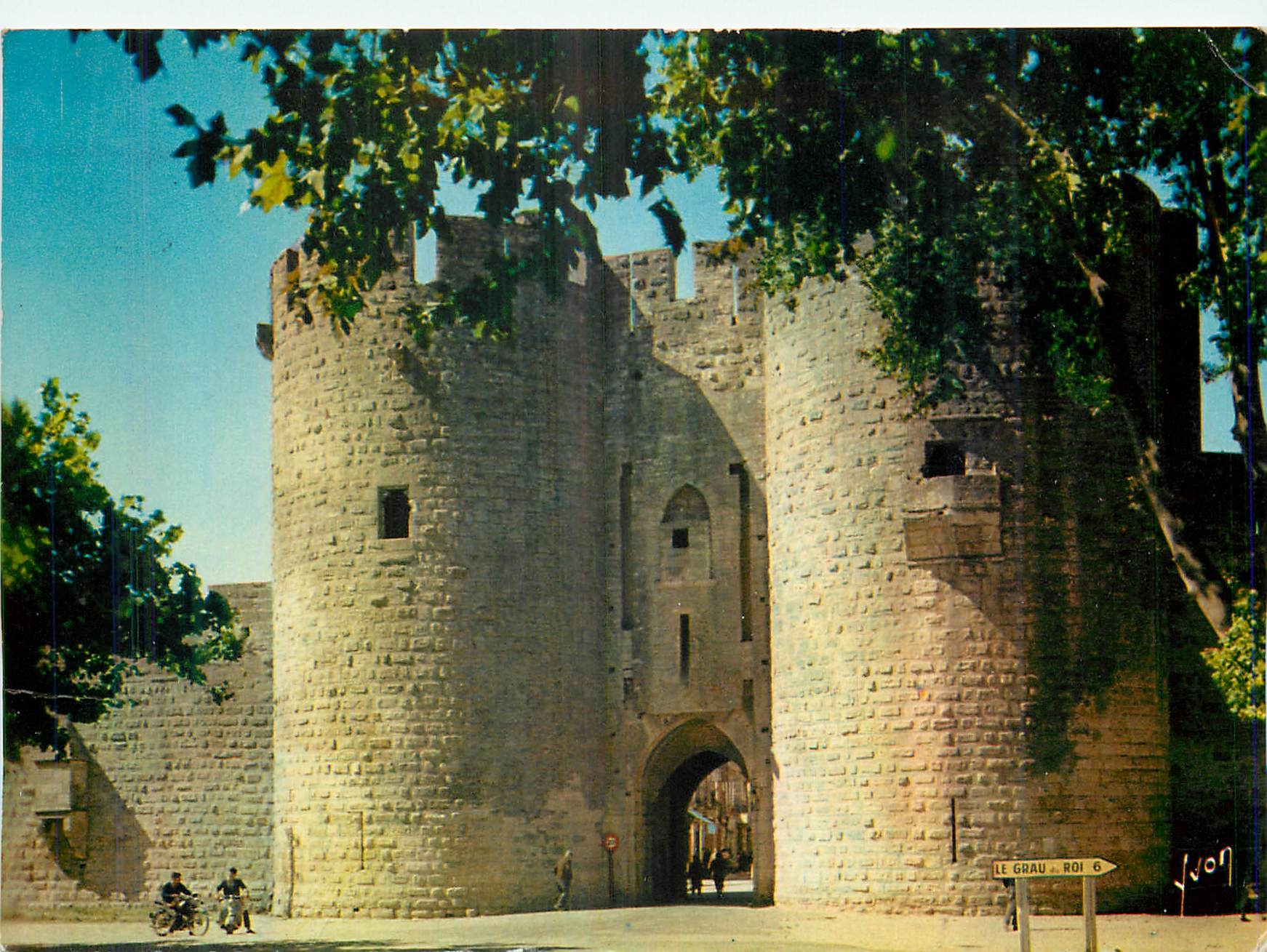 CPM Aigues Mortes (Gard) Couleurs et Lumiere de France