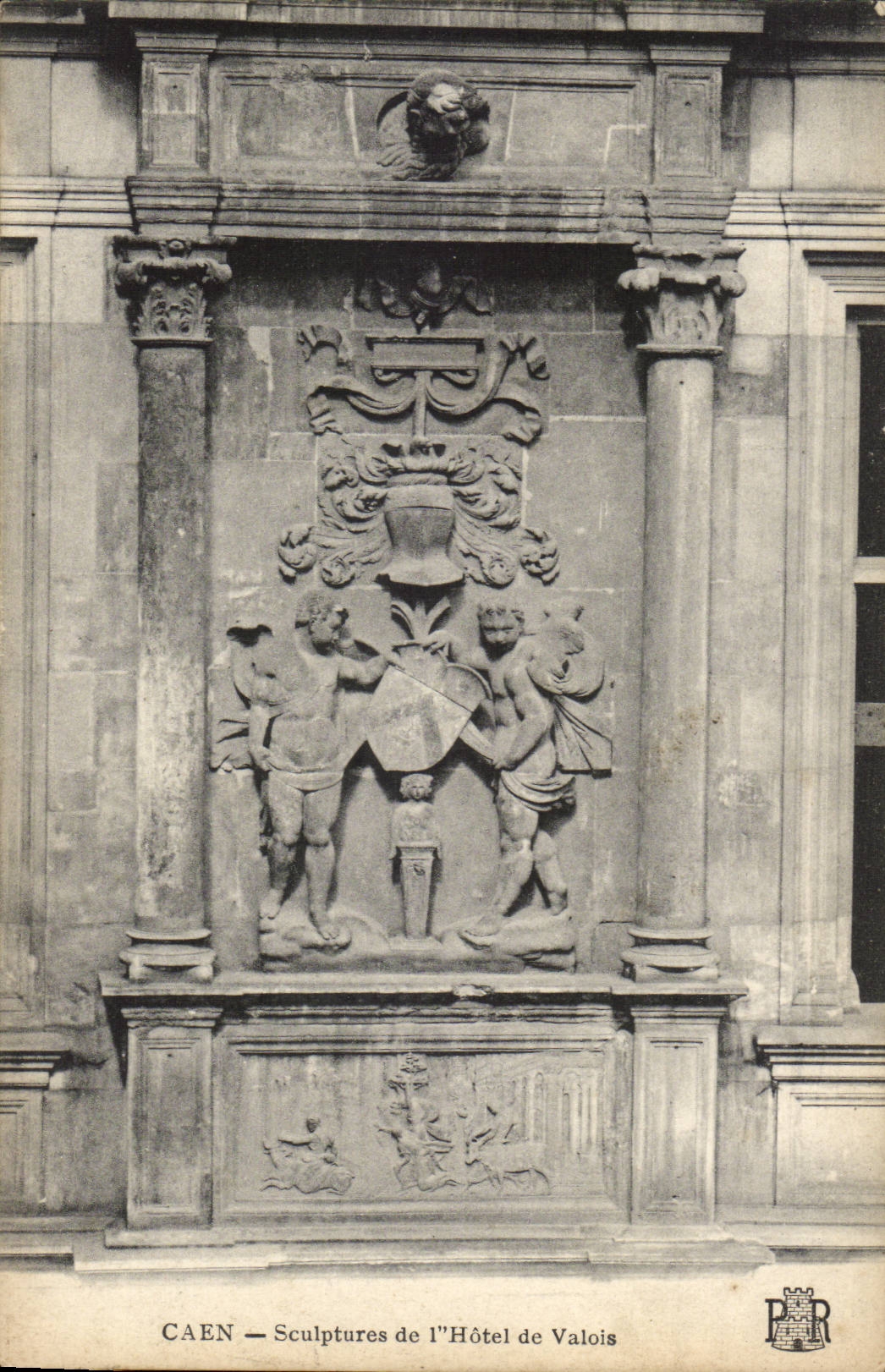 Caen - Sculptuures de l'Hotel de Valois CPA 
