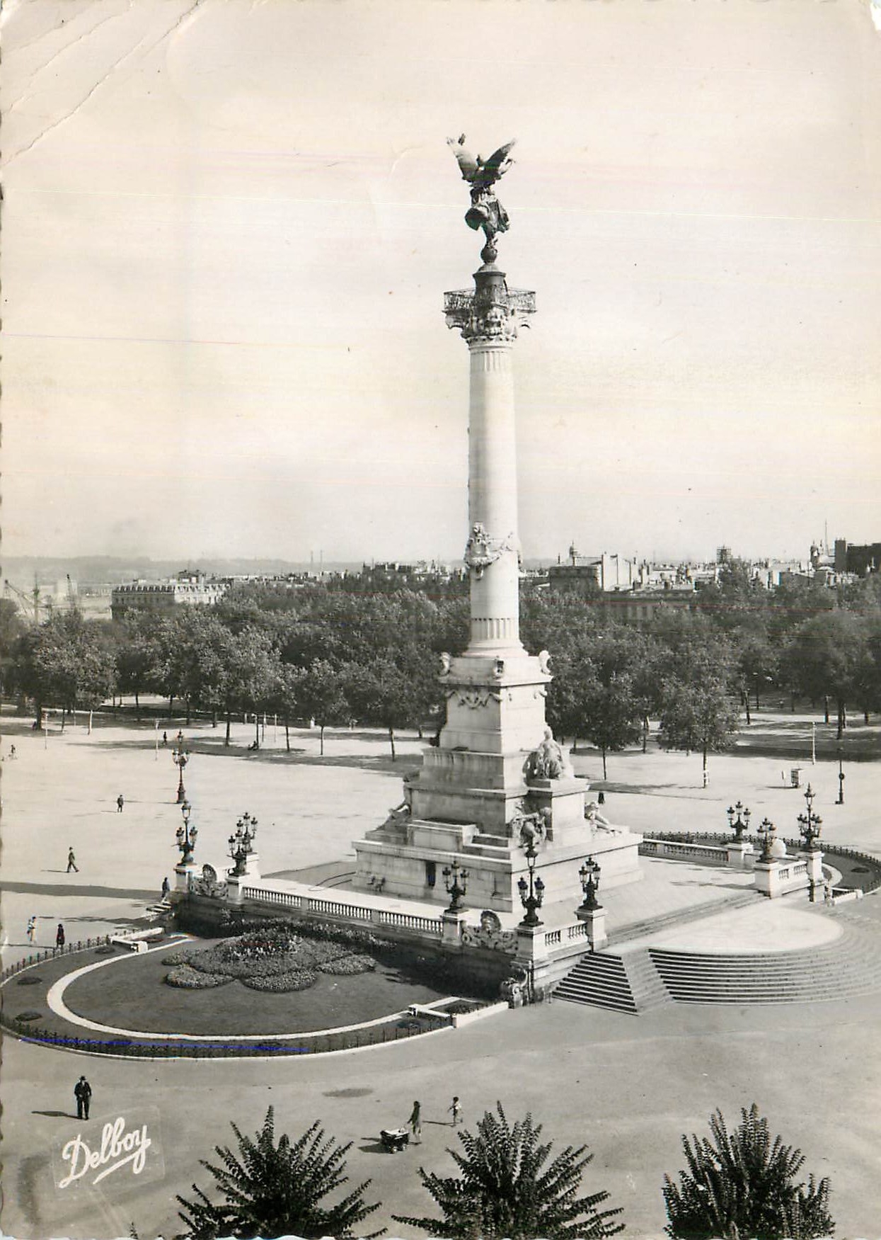 CPM Bordeaux Les Monument des Girondins