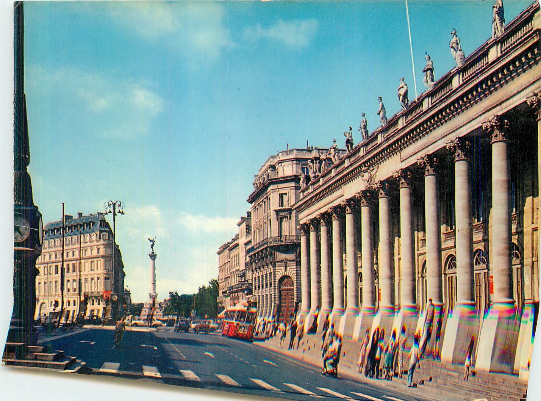 CPM Bordeaux Gironde Place de la comedie le theatre le colonne des Girondins