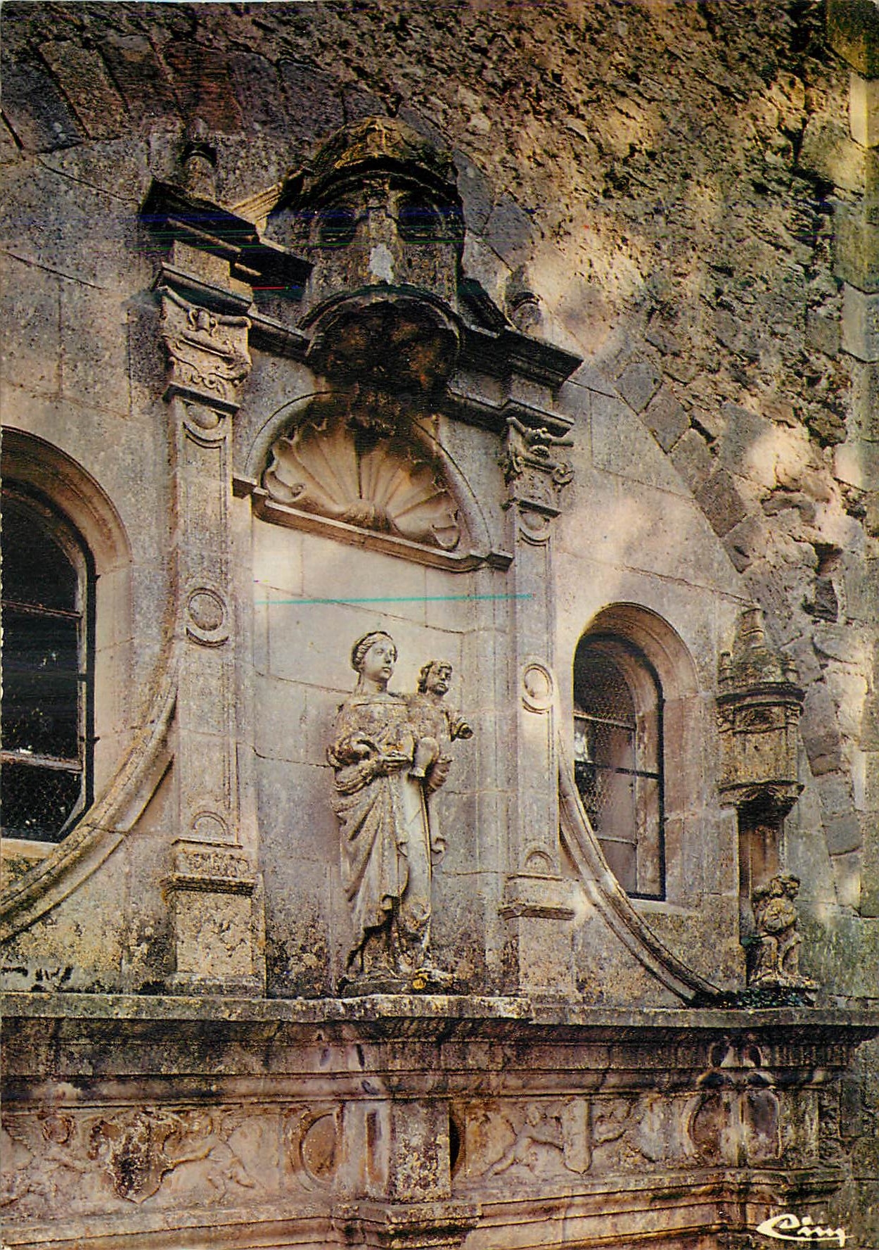 Église d'Ainay-le-Château (Allier) — Portail Renaissance avec statue de la Vierge à l'Enfant — éditeur Ciny