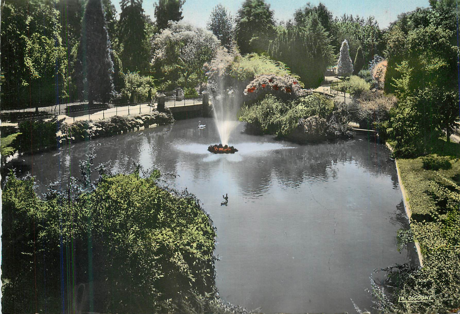 CPM Vichy le Bassin des Cygnes dans les grands Parcs