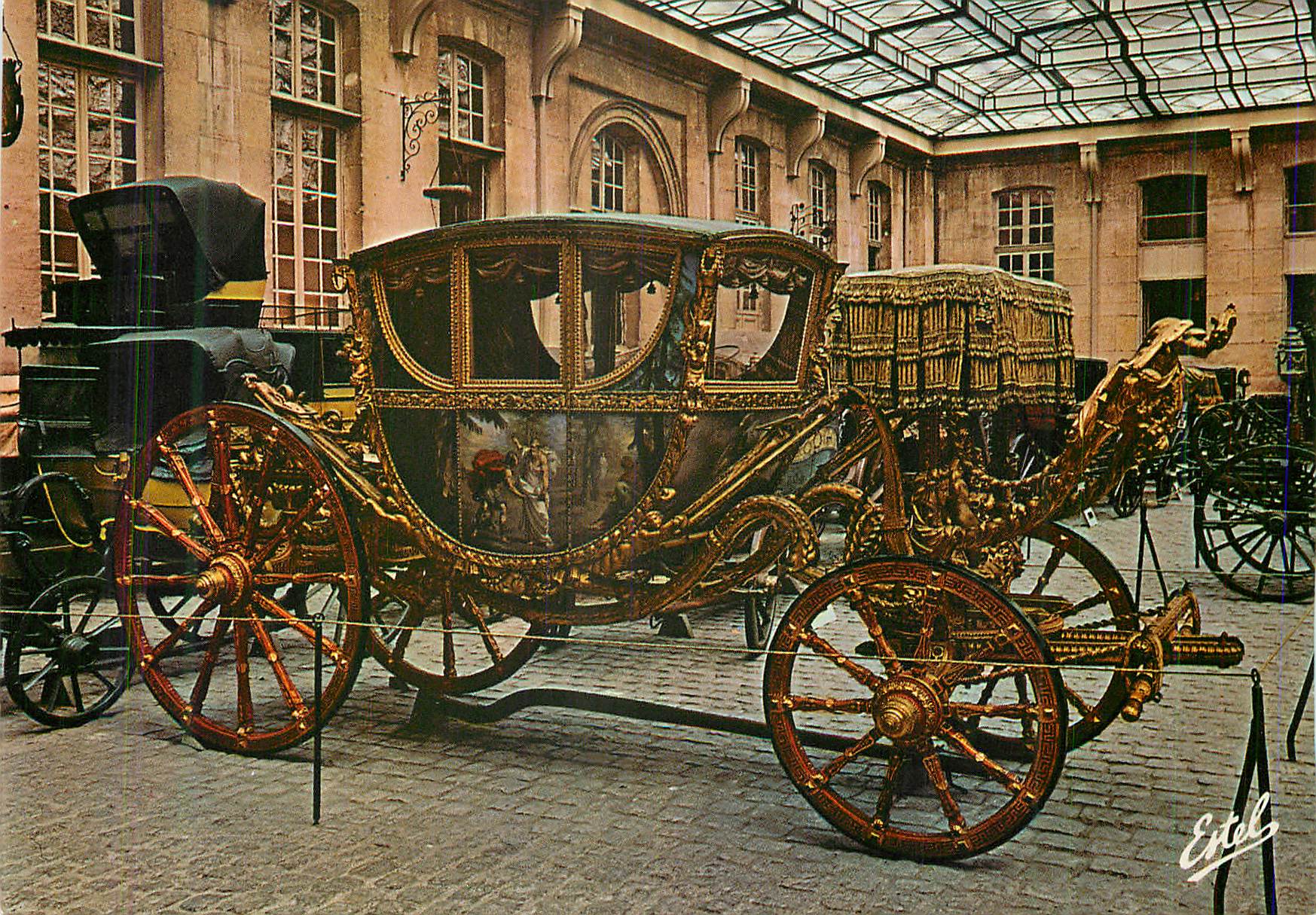 CPM Le Valois Compiegne (Oise)Musee de la voiture et du Tourisme Le Grand Hall