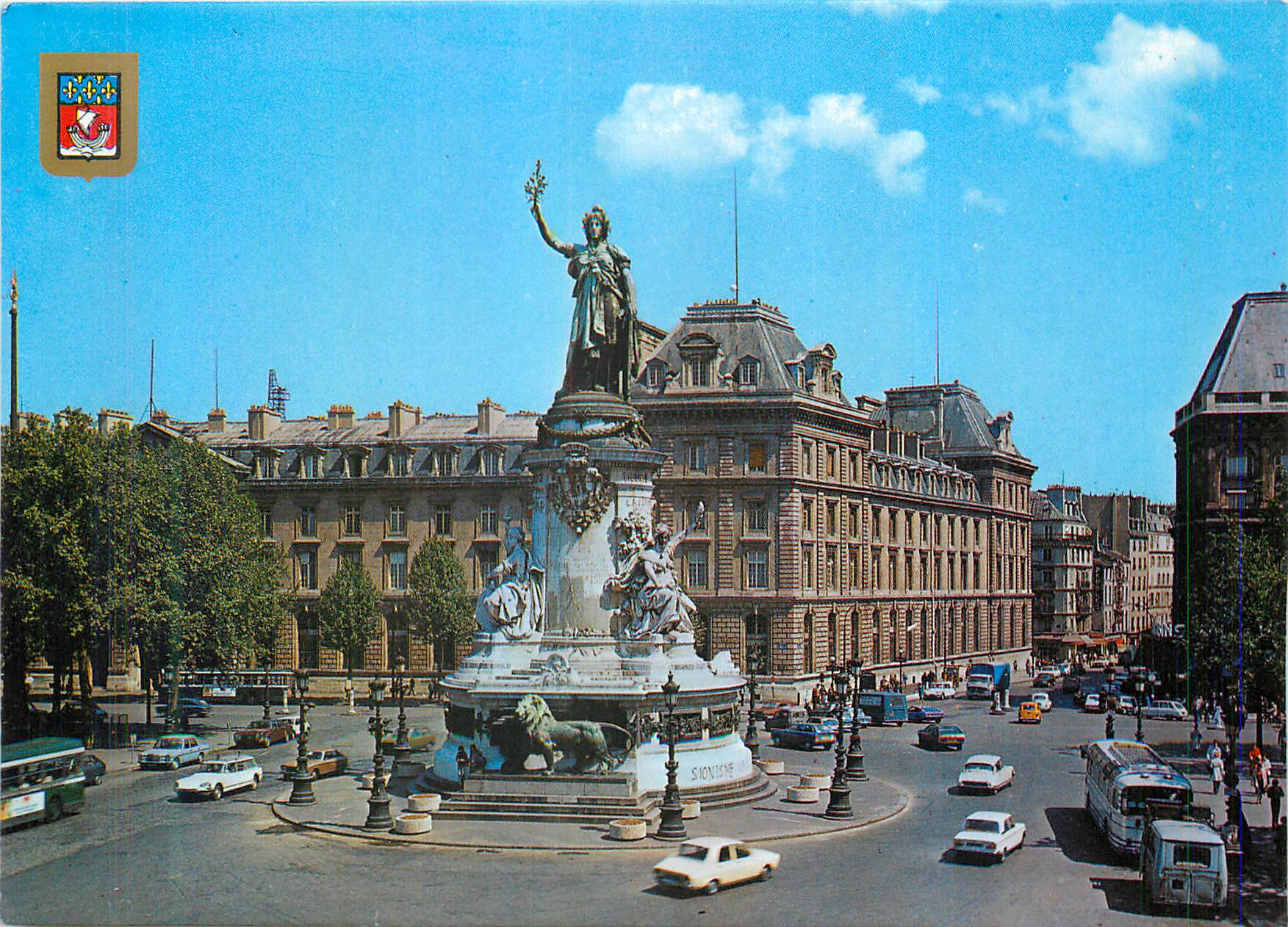 CPM Paris (France) Place de la Republique Lion