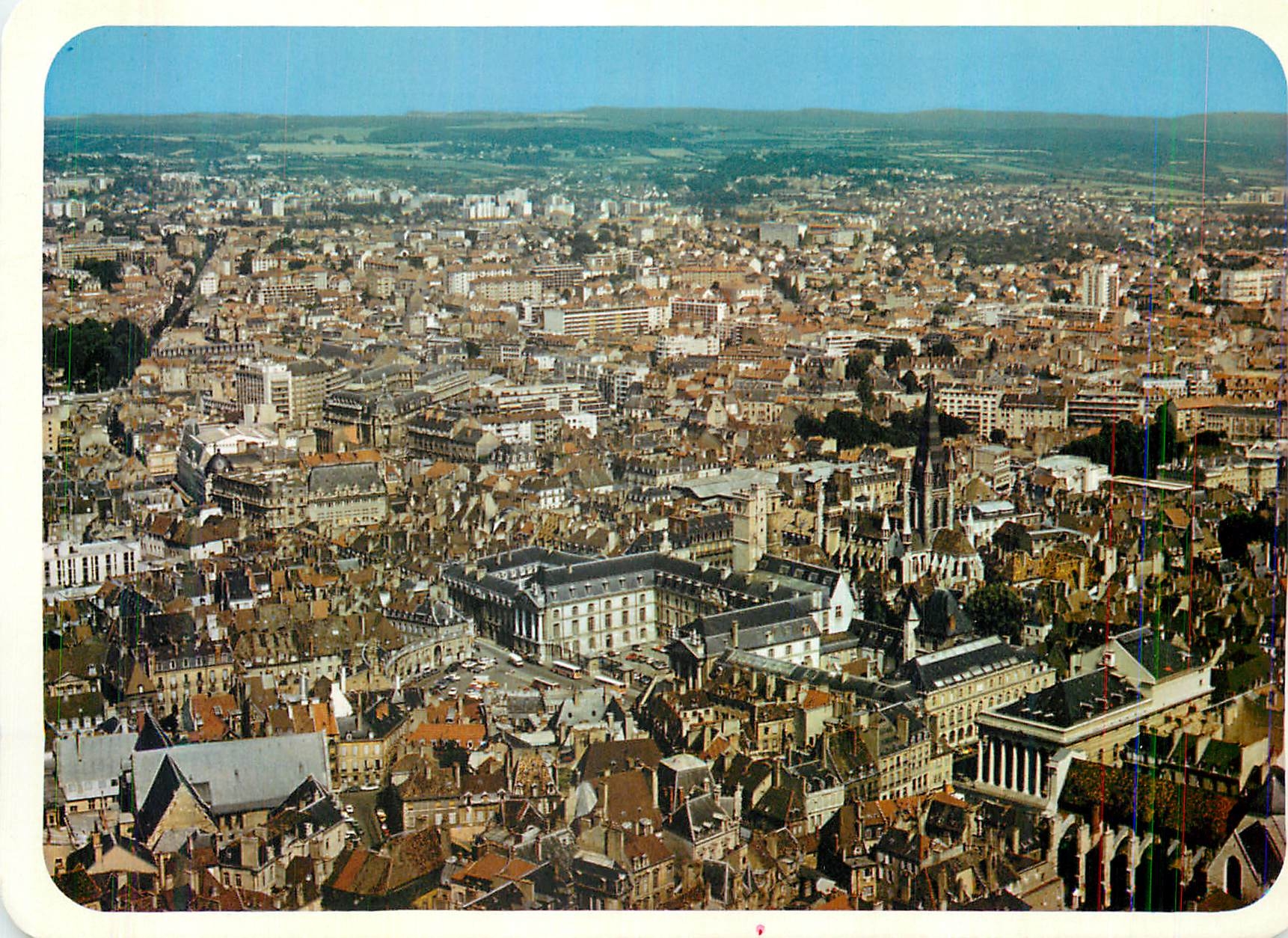 CPM La Bourgogne Artistique Dijon vue aerienne Le Palais des Ducs de Bourgogne Le Theatre