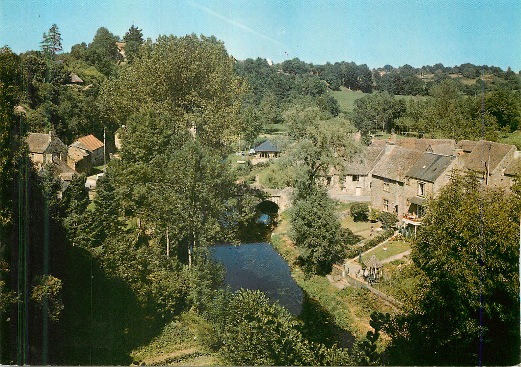 CPM Les Alpes Mancelles St Ceneri le Gerei (Orne)La Sarthe au Pont de St Ceneri