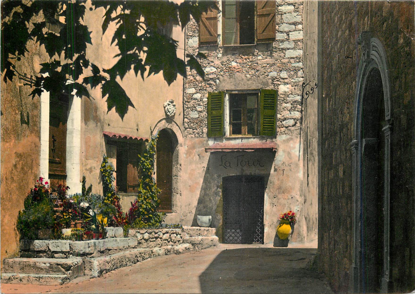 CPM Paysages de France Mougins (A M)Entree de l'Eglise et Quartier de la Tour