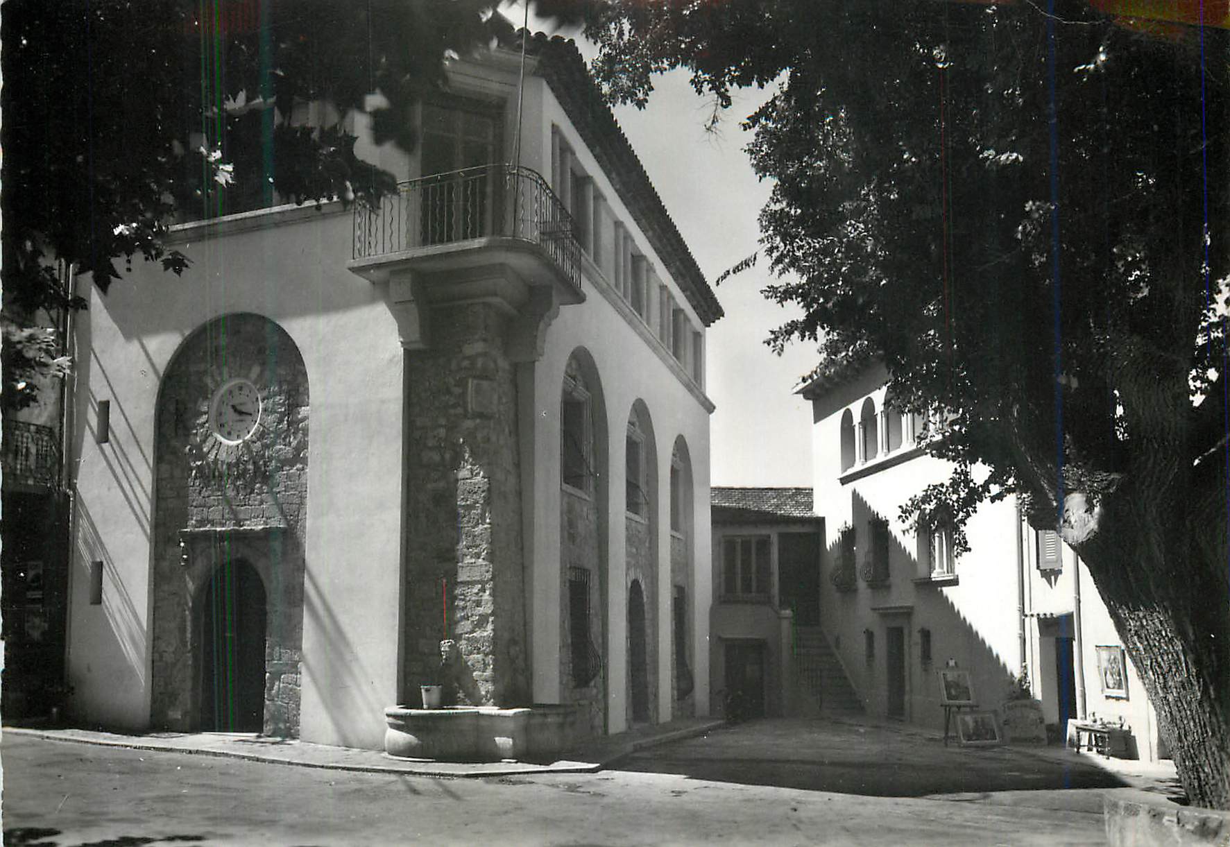 CPM Mougins (A M)Place de la Mairie
