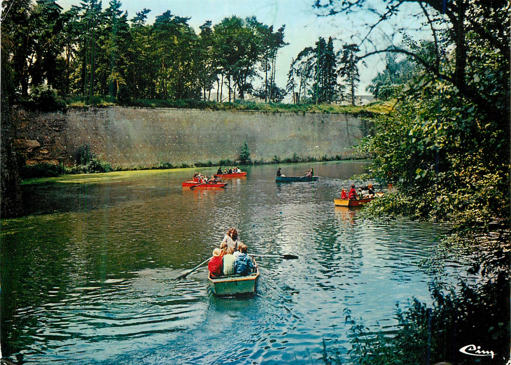 CPM Le Quesnoy (Nord) Canotage sur le lac Vauban