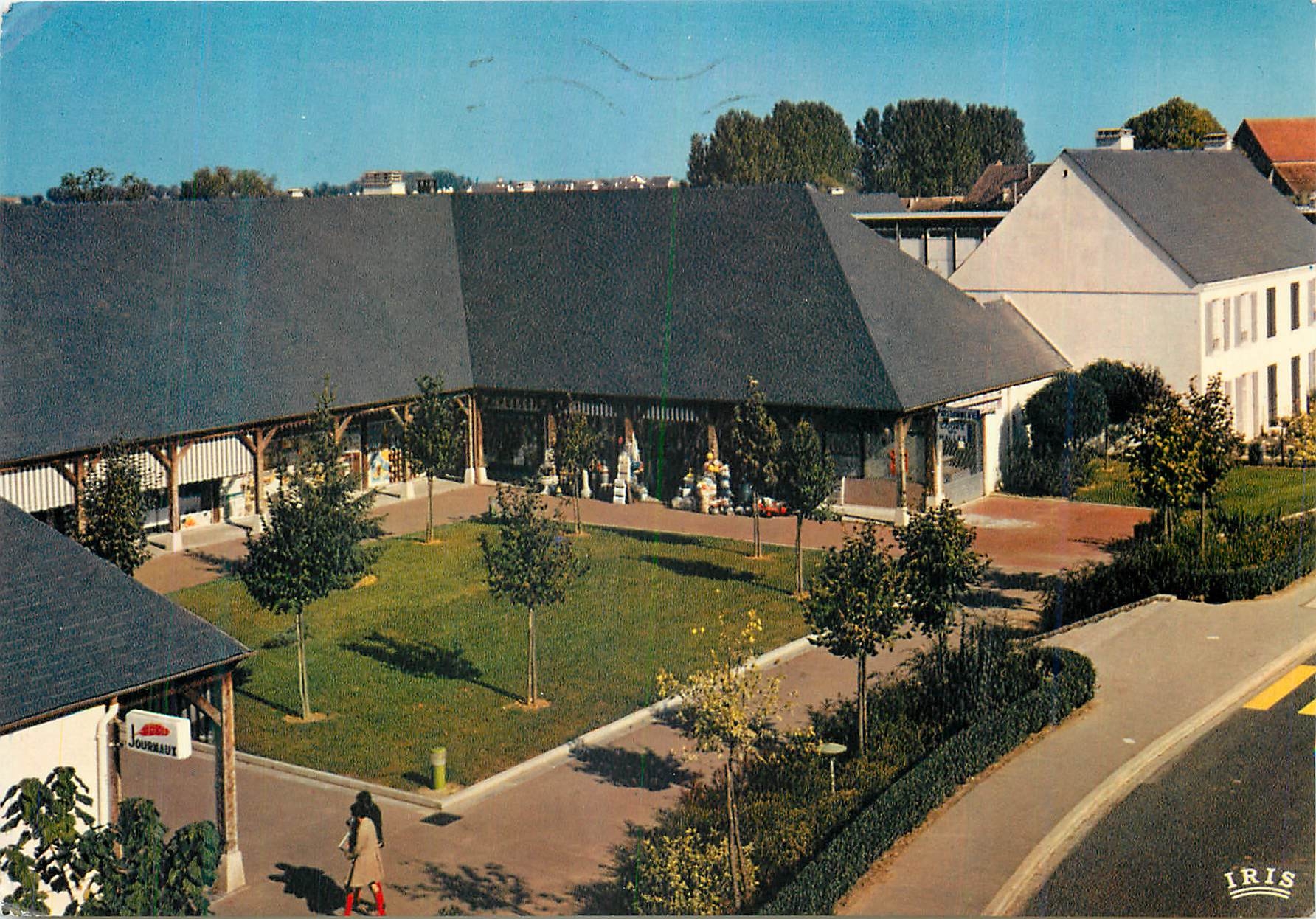 CPM Cesson Vert Saint Denis Le nouveau village Le Centre Commercial
