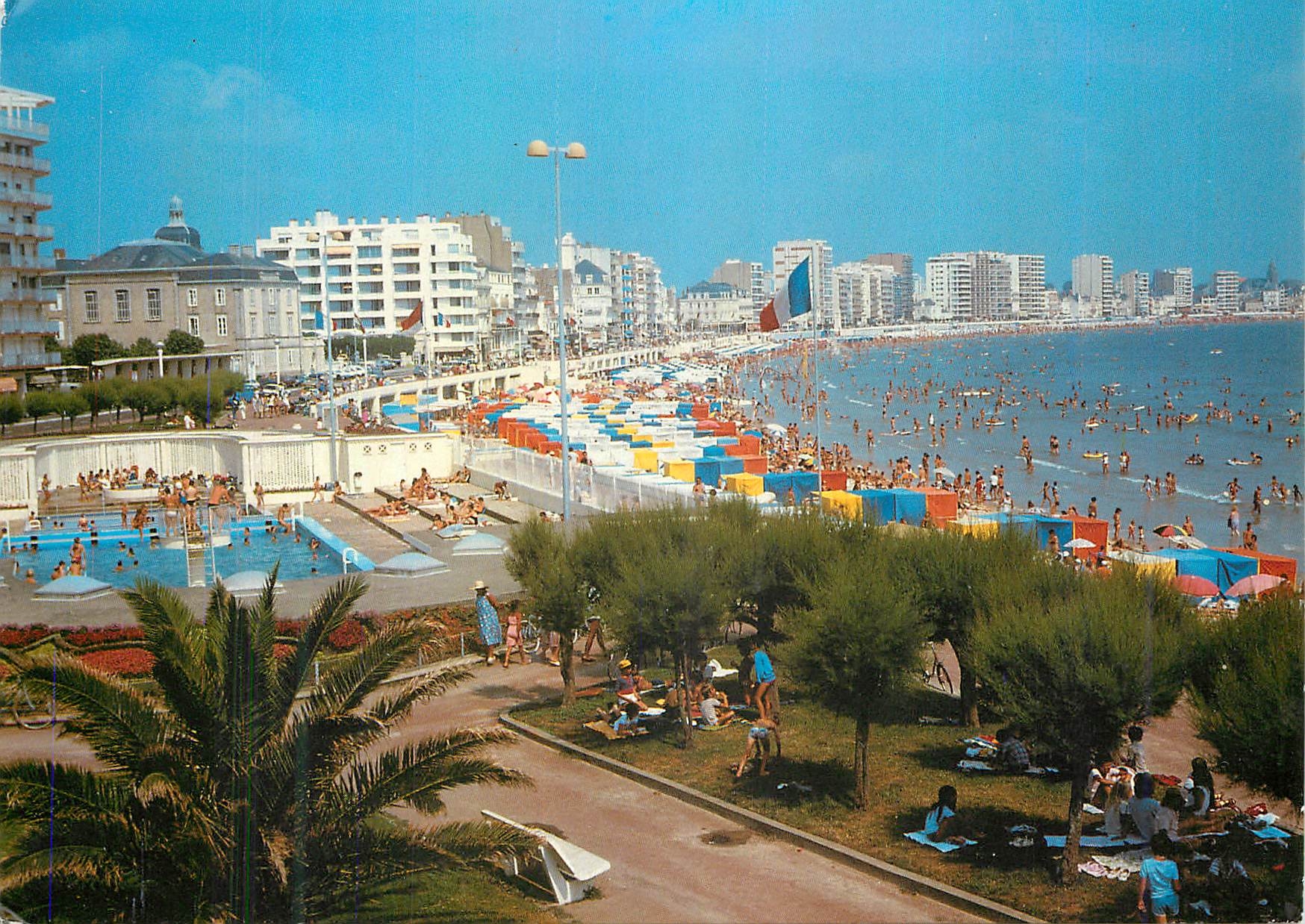 CPM Les Sables d'Olonne (Vendee)La Plage et la Piscine