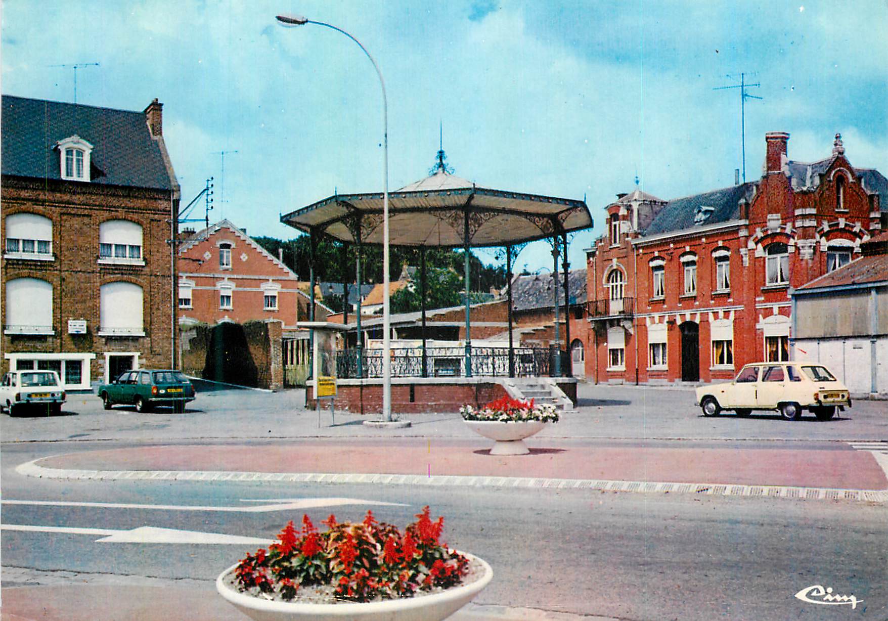 CPM Solesmes (Nord)La place du Marechal Foch
