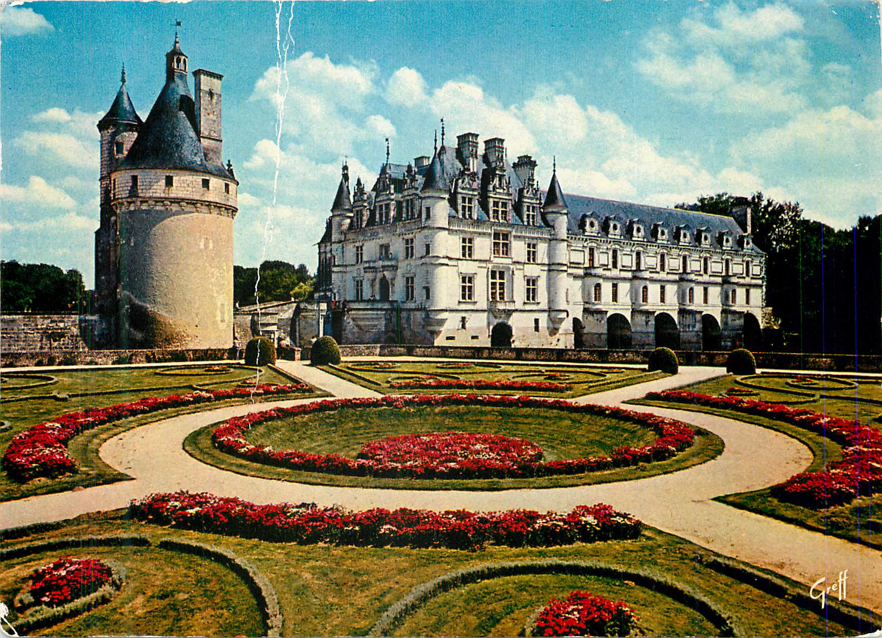 CPM Chenonceau (Indre et Loire)Le Chateau et la Tour des Marques Parterres a la francaise