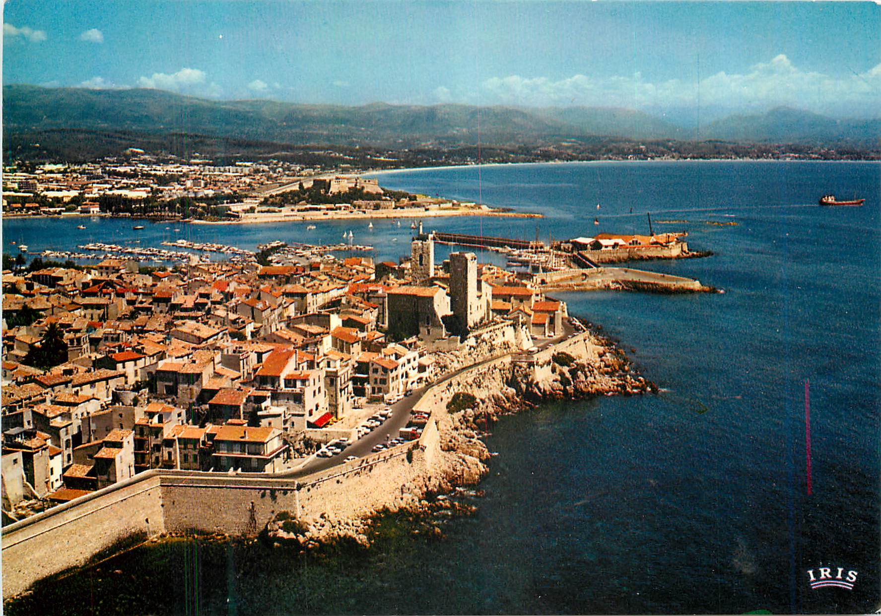 CPM Antibes (A Mrnes)Les remparts la vieille ville le Port et le Fort Carre