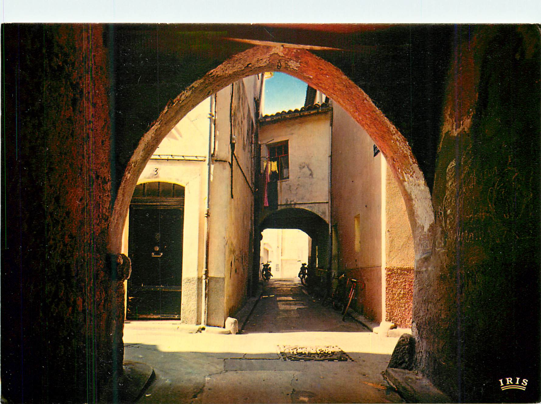CPM La Cote d'Azur French Riviera Le Vieil Antibes Rue des Arceau (XIVe S)