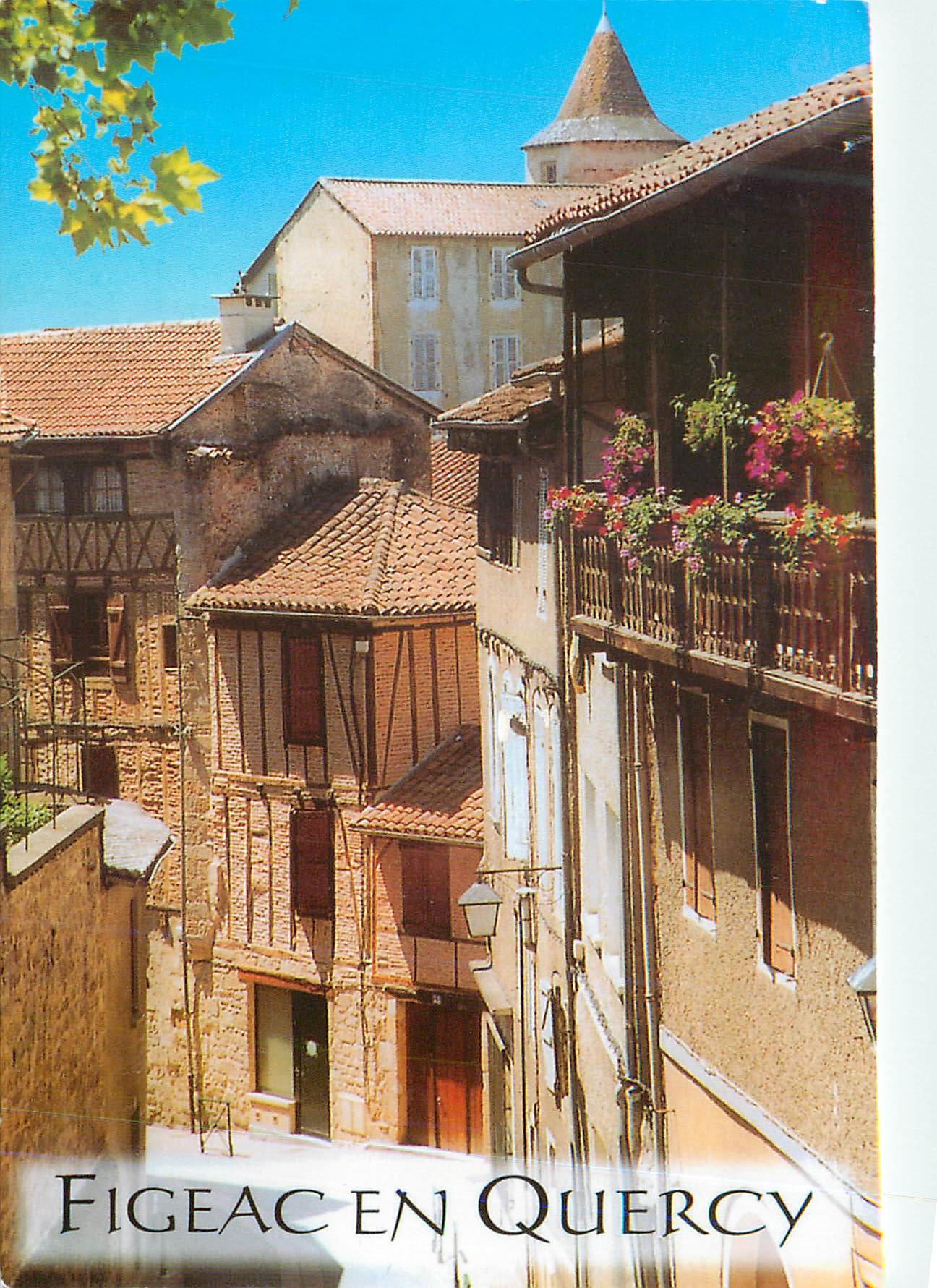 Figeac en Quercy — vue des ruelles et du château — Photo Edition 'France Regard'