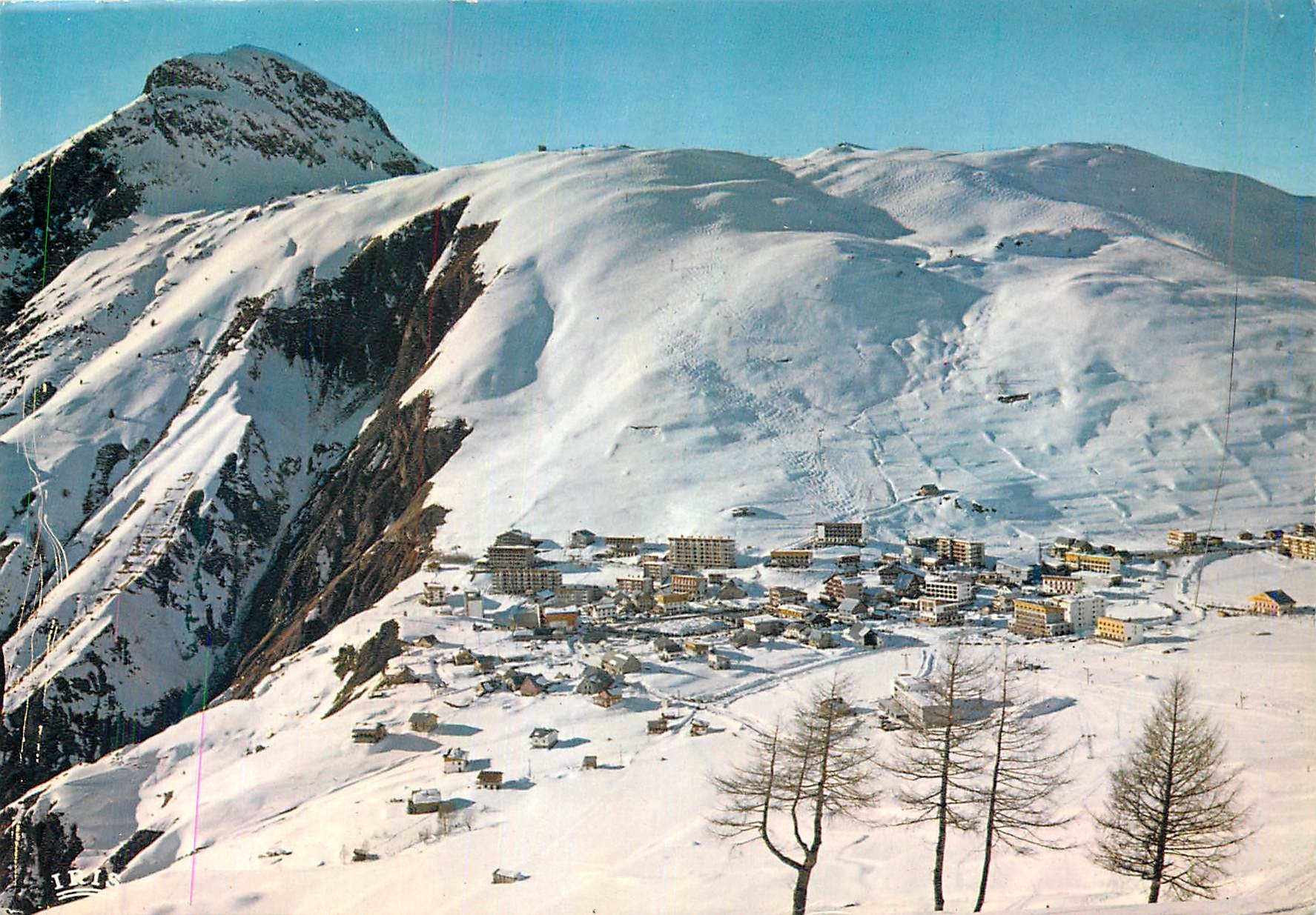 CPM Les deux Alpes Dauphine En descendant la piste du Diavle la station sud les pistes de super venosc et le Fioc
