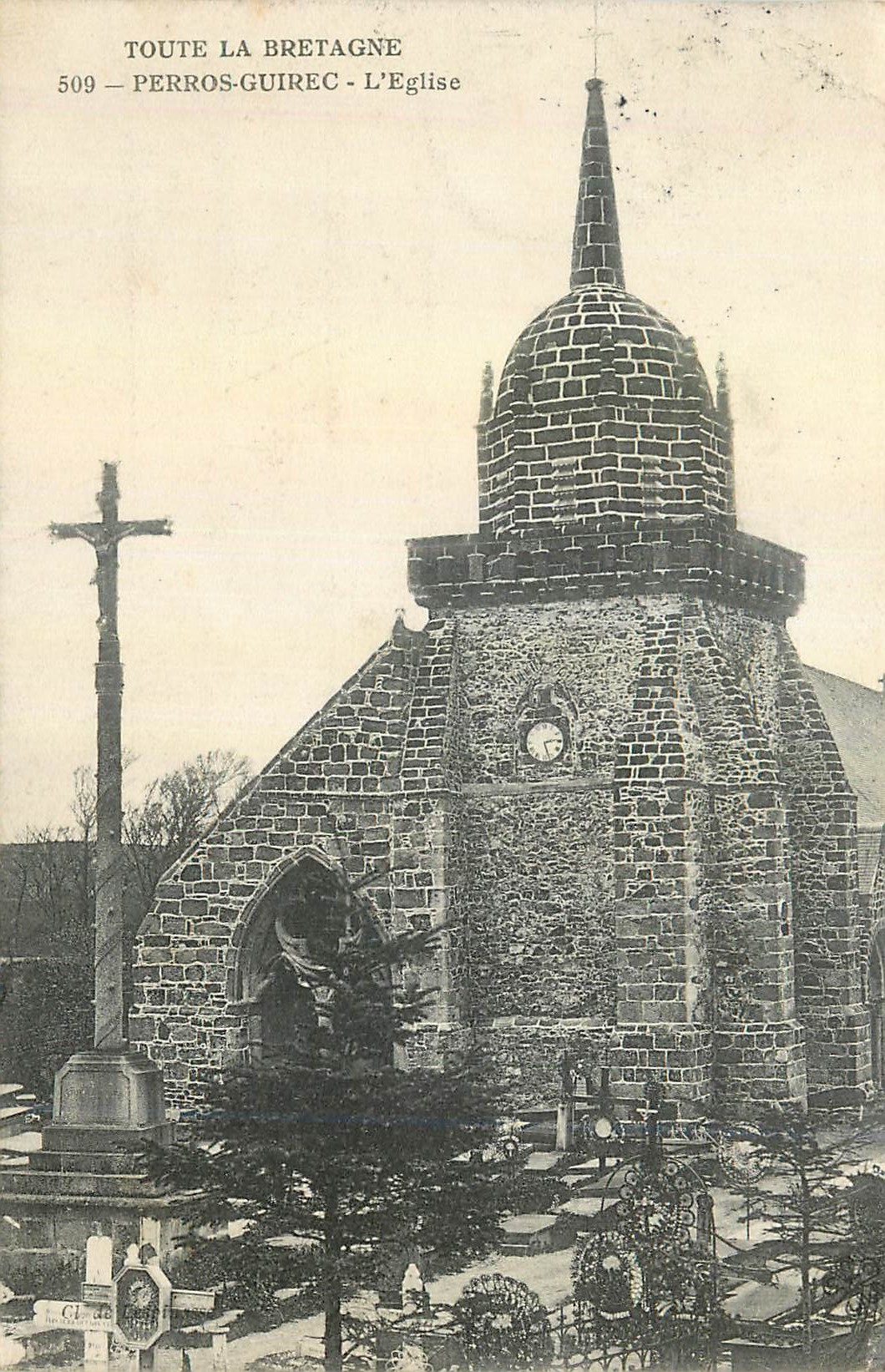 CPA Toute la Bretagne Perros Guirec L'Eglise