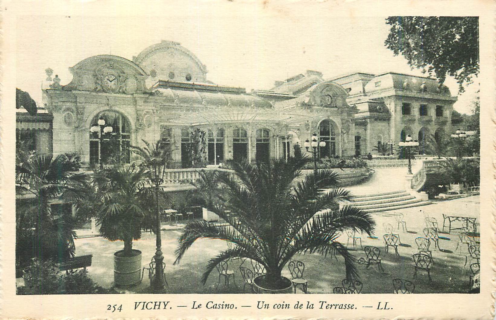 CPA Vichy Le Casion un Coin de la Terrasse