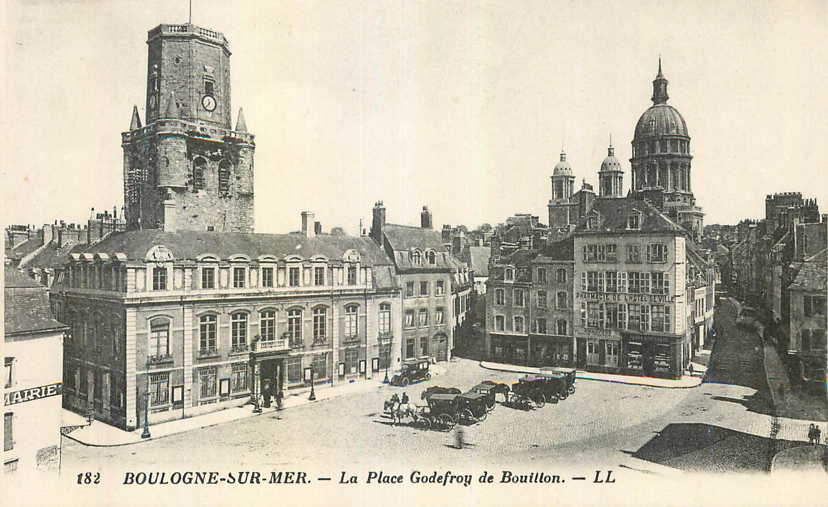 Boulogne-sur-Mer — La Place Godefroy de Bouillon — LL