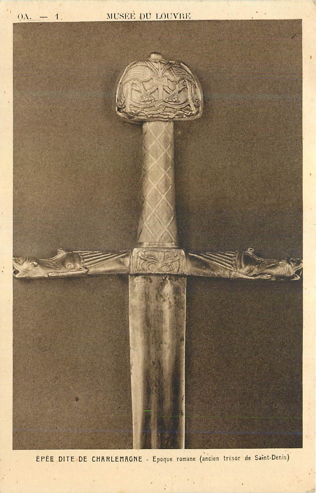 CPA Epee Dite de Charlemagne Epoque roman (Ancien tresor de Saint Denis)