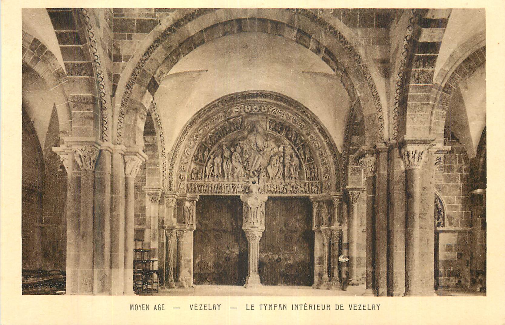 CPA Moyen Age Vezelay Le Tympan Interieur de Vezelay