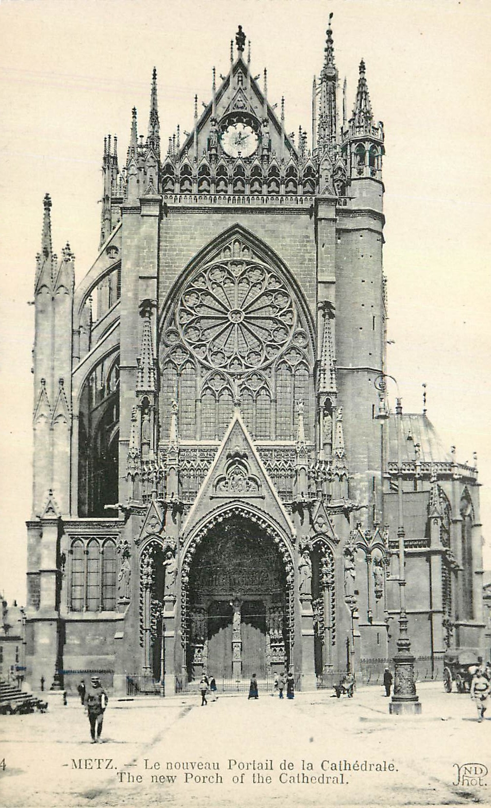 Metz — Le nouveau Portail de la Cathédrale — ND Phot.