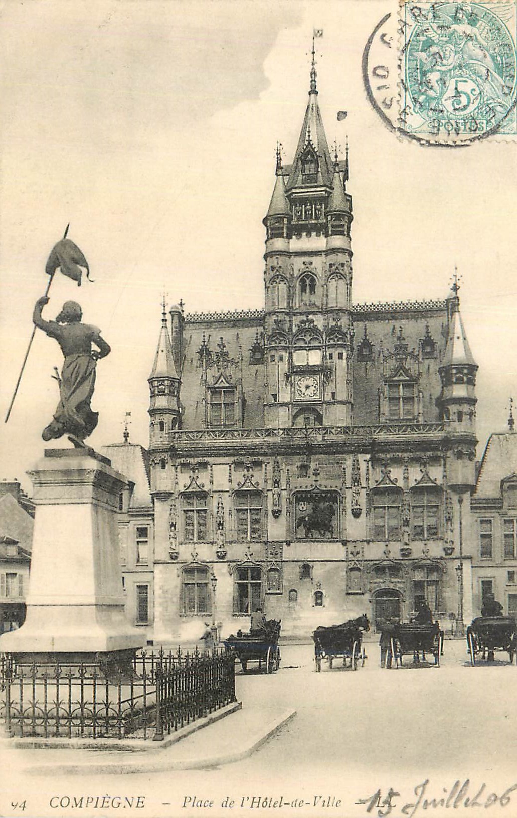 CPA Compiegne place de l"Hotel de ville