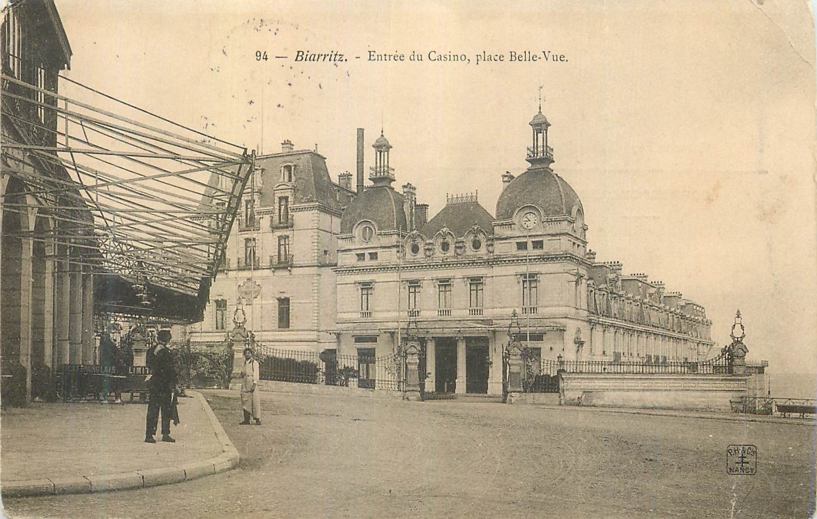 CPA Biarritz entre du Casino place belle vue