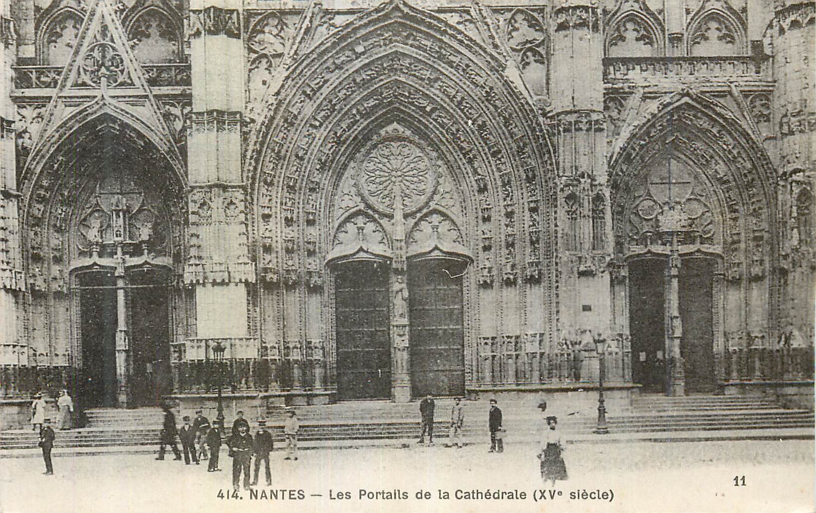 CPA Nantes les portails de la cathedrale 