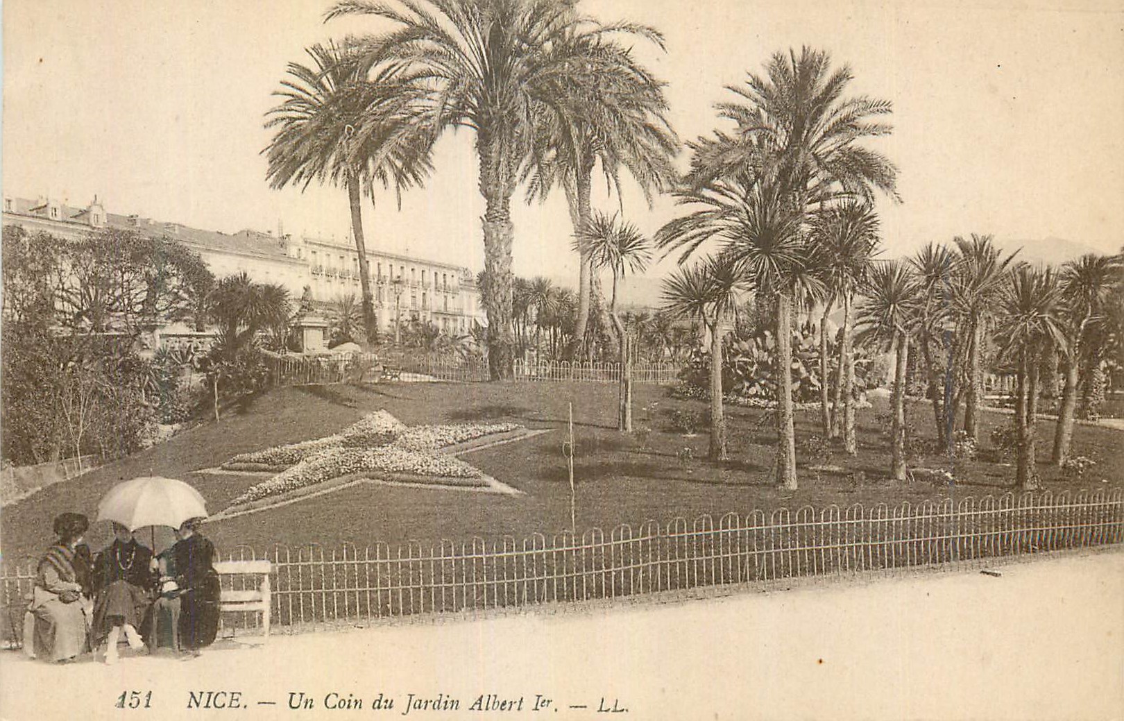CPA Nice un coin du Jardin Albert 1er