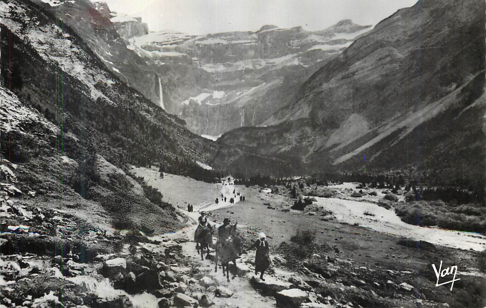 CPM Gavarnie le chemain du cirque au plateau de la parade