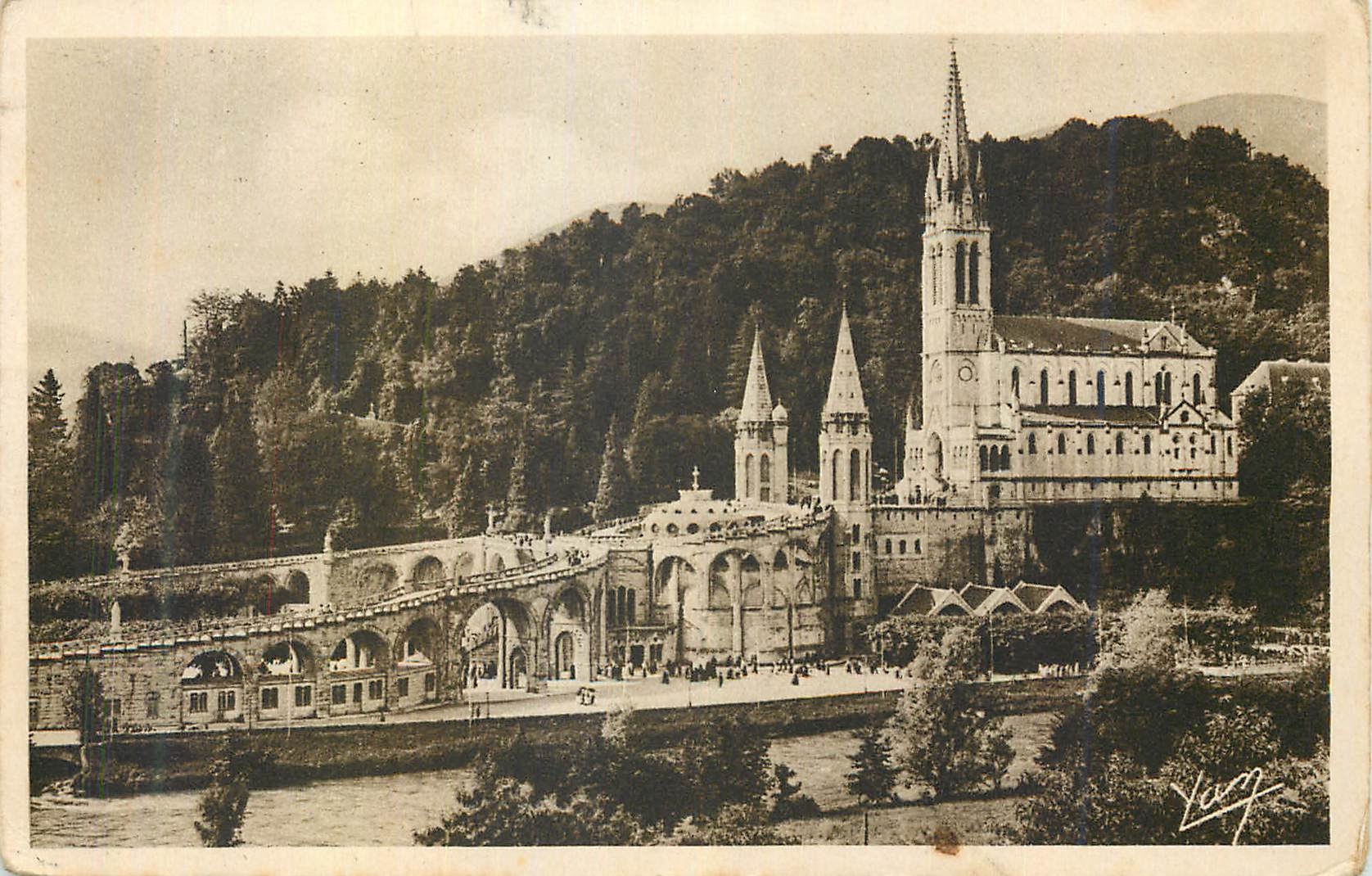 CPA Lourdes la basilique et le calvers