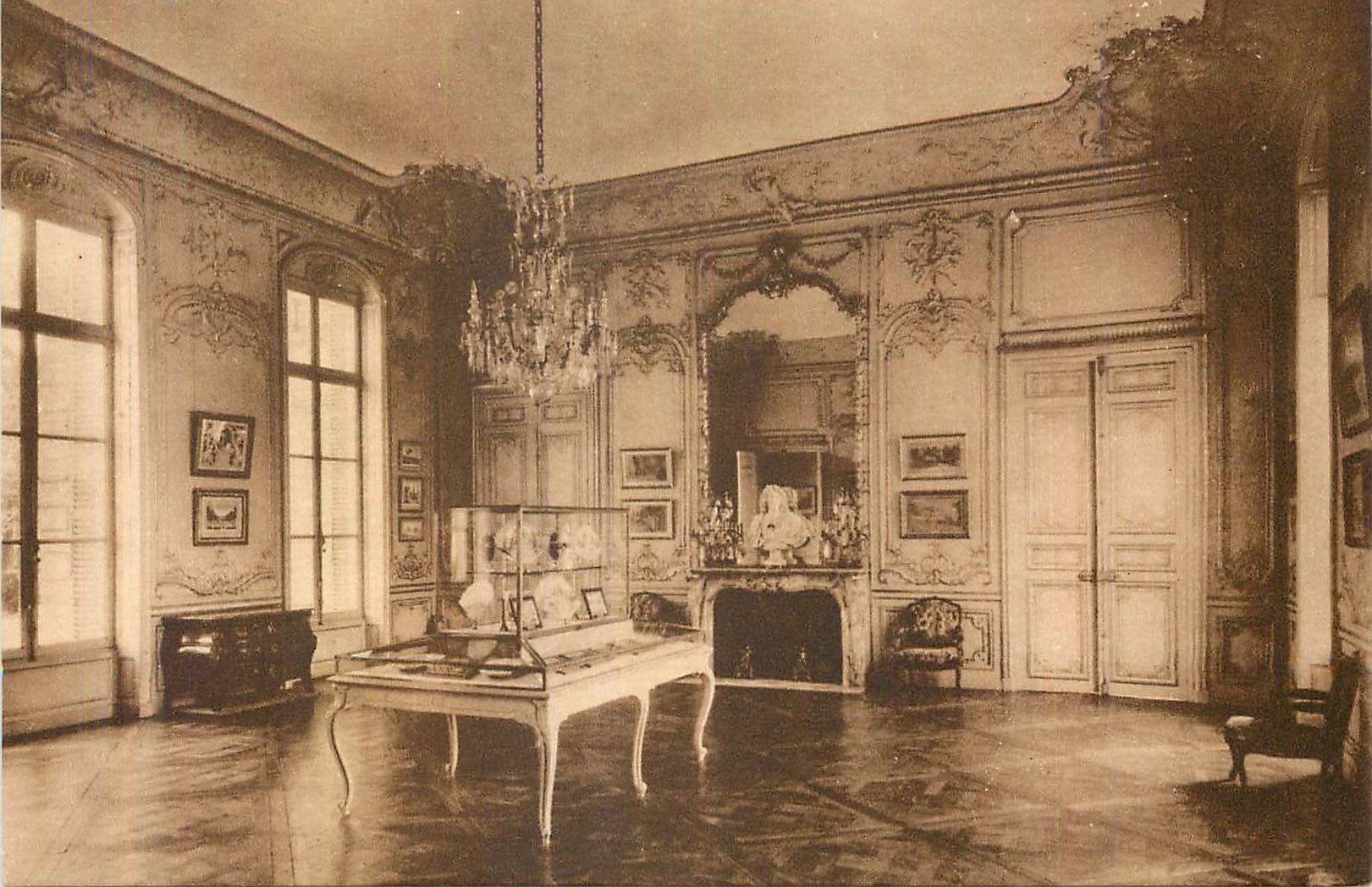 CPM Chateau de sceaux musee de l'ile de France Le grand salon et le buste de Colbert