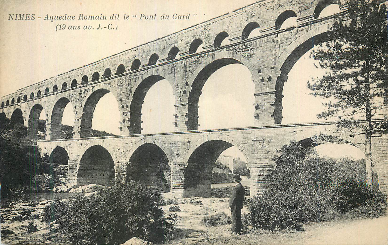 CPA Monument de nimes  Nimes Aqueduc dit Le pont du Gard