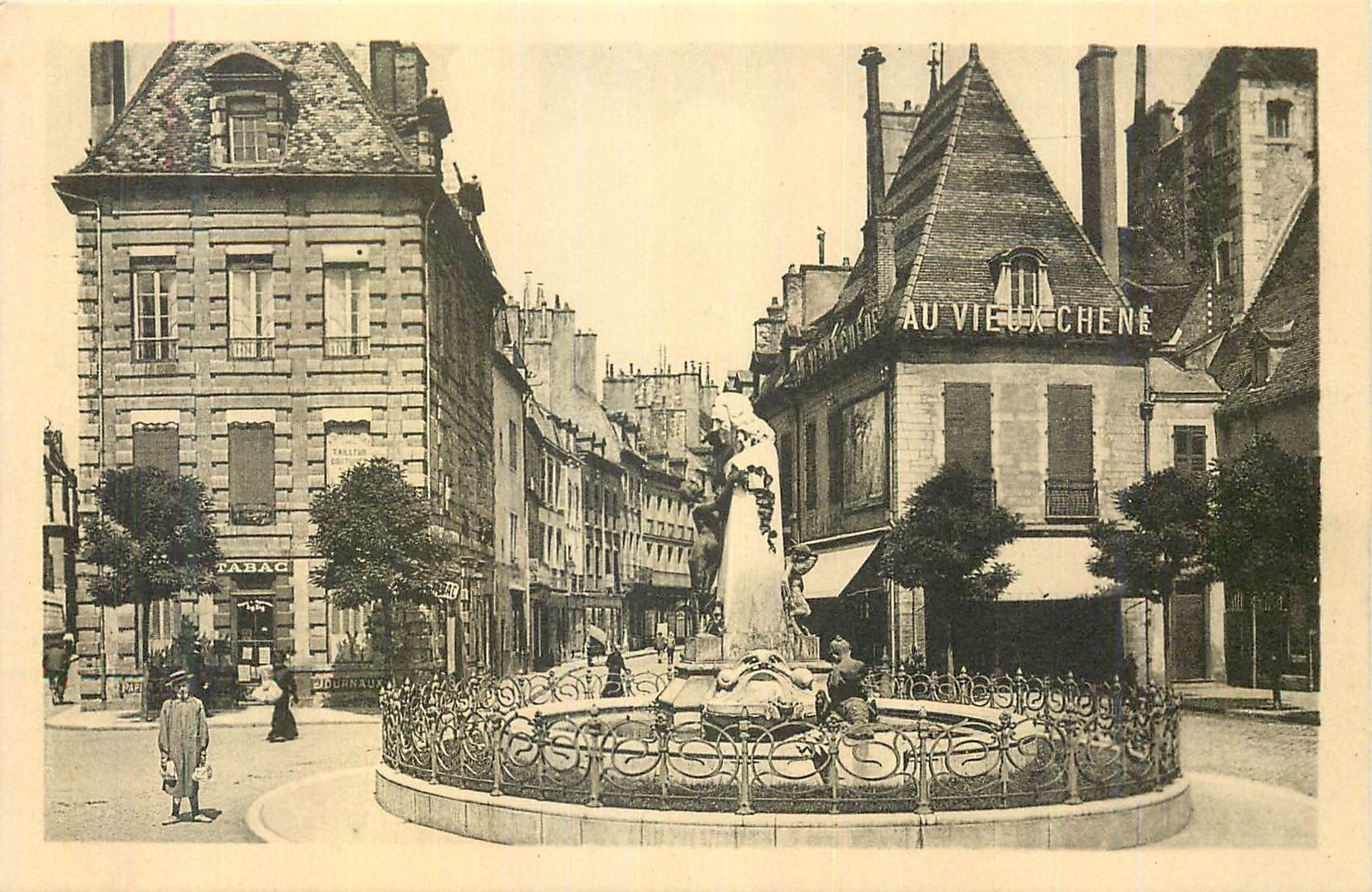 CPA Dijon places des cordeliers Monument de Piron